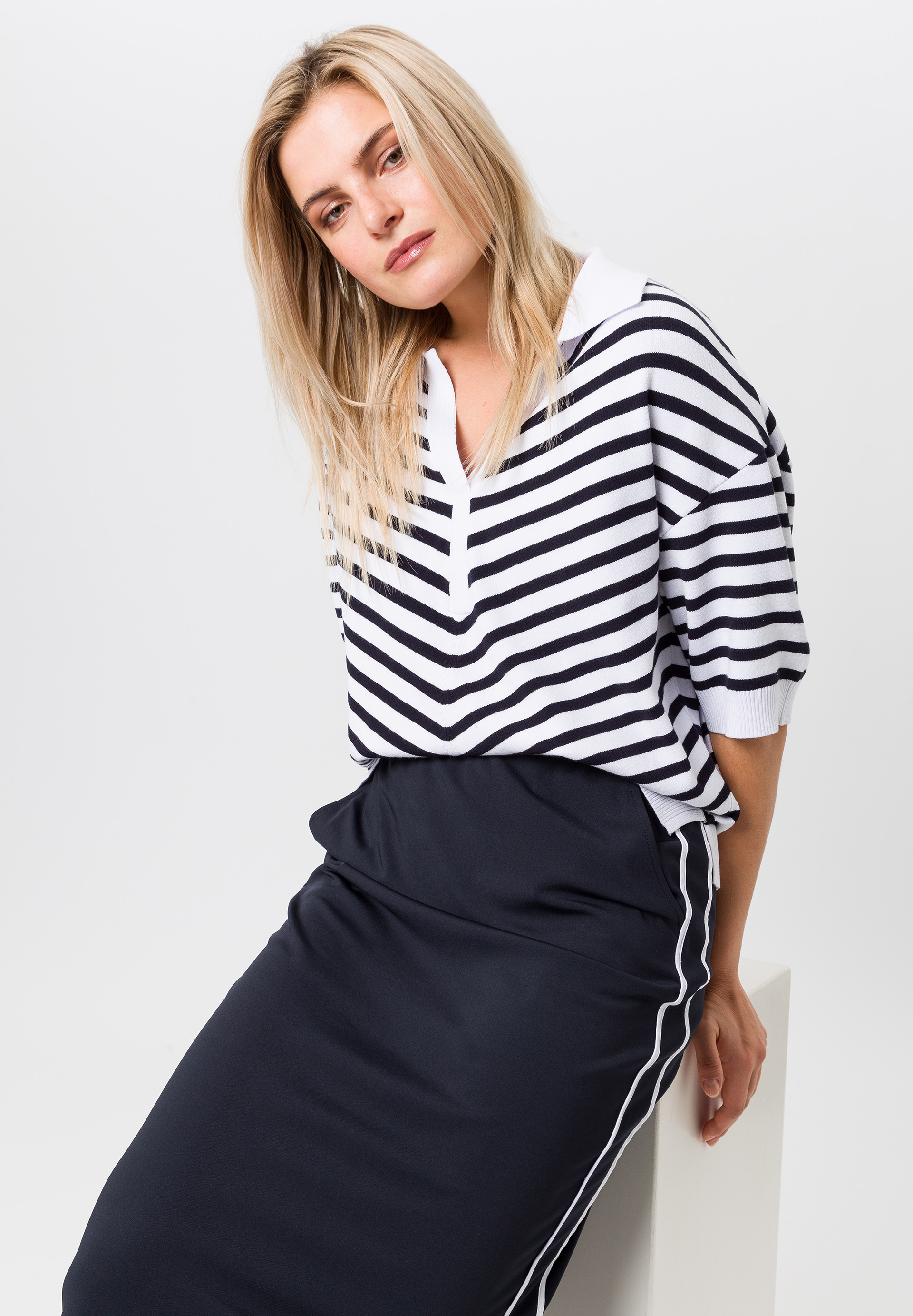 Knitted shirt with sporty collar - Bild 4 Knitted shirt with sporty collar - Bild 4