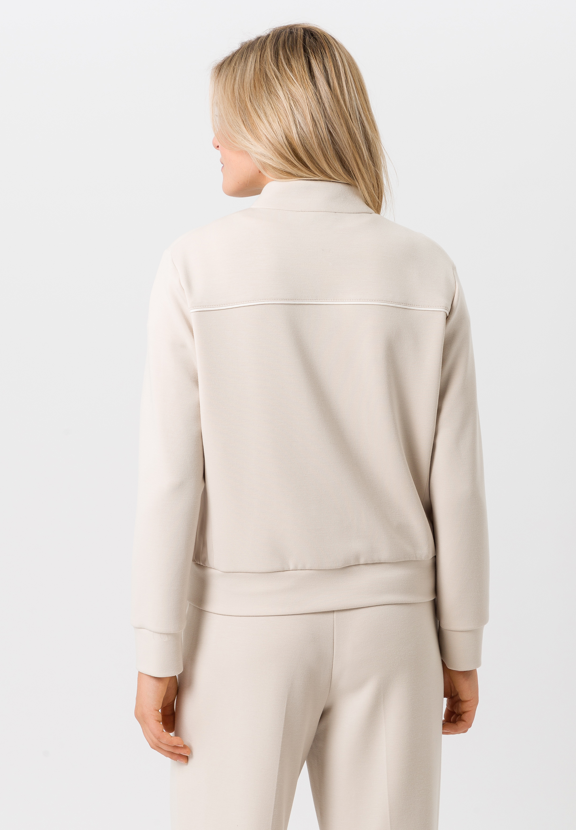 Leichtjacke mit praktischen Taschen - Bild 2