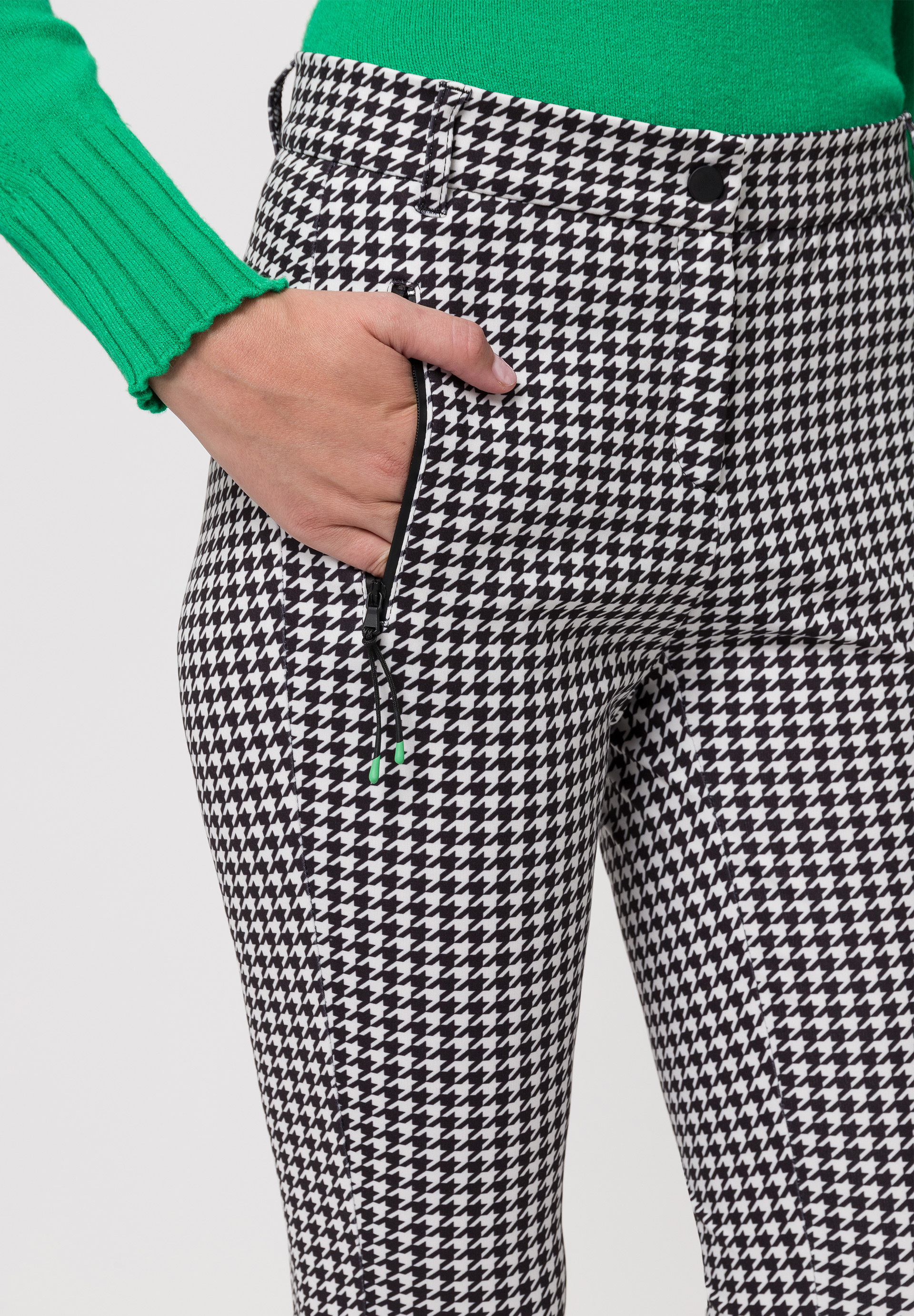 Trousers with eye-catching all-over print - Bild 4 Trousers with eye-catching all-over print - Bild 4