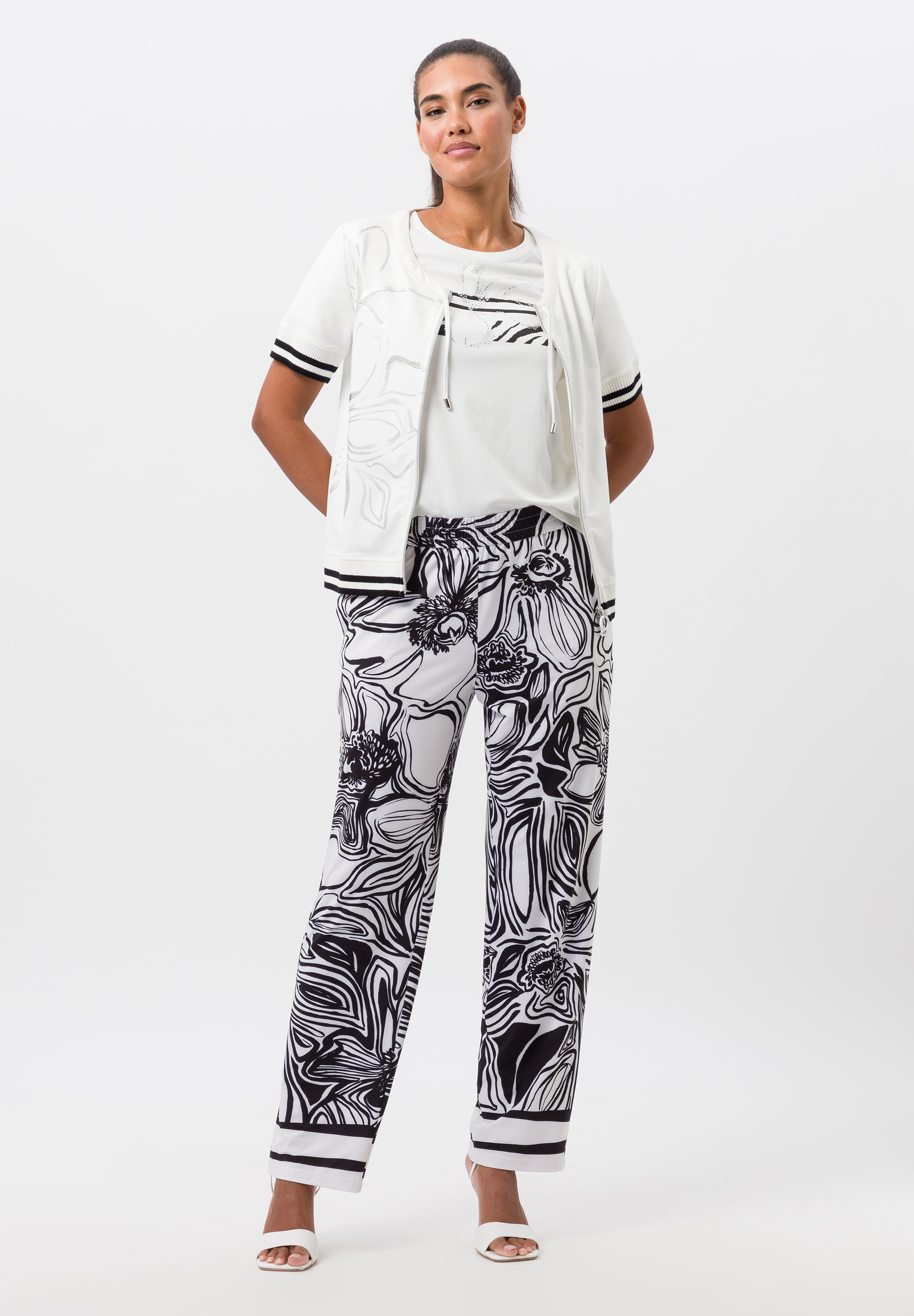 Leichtjacke mit floralem Print-Motiv in Metallic-Optik - Produktbild 2