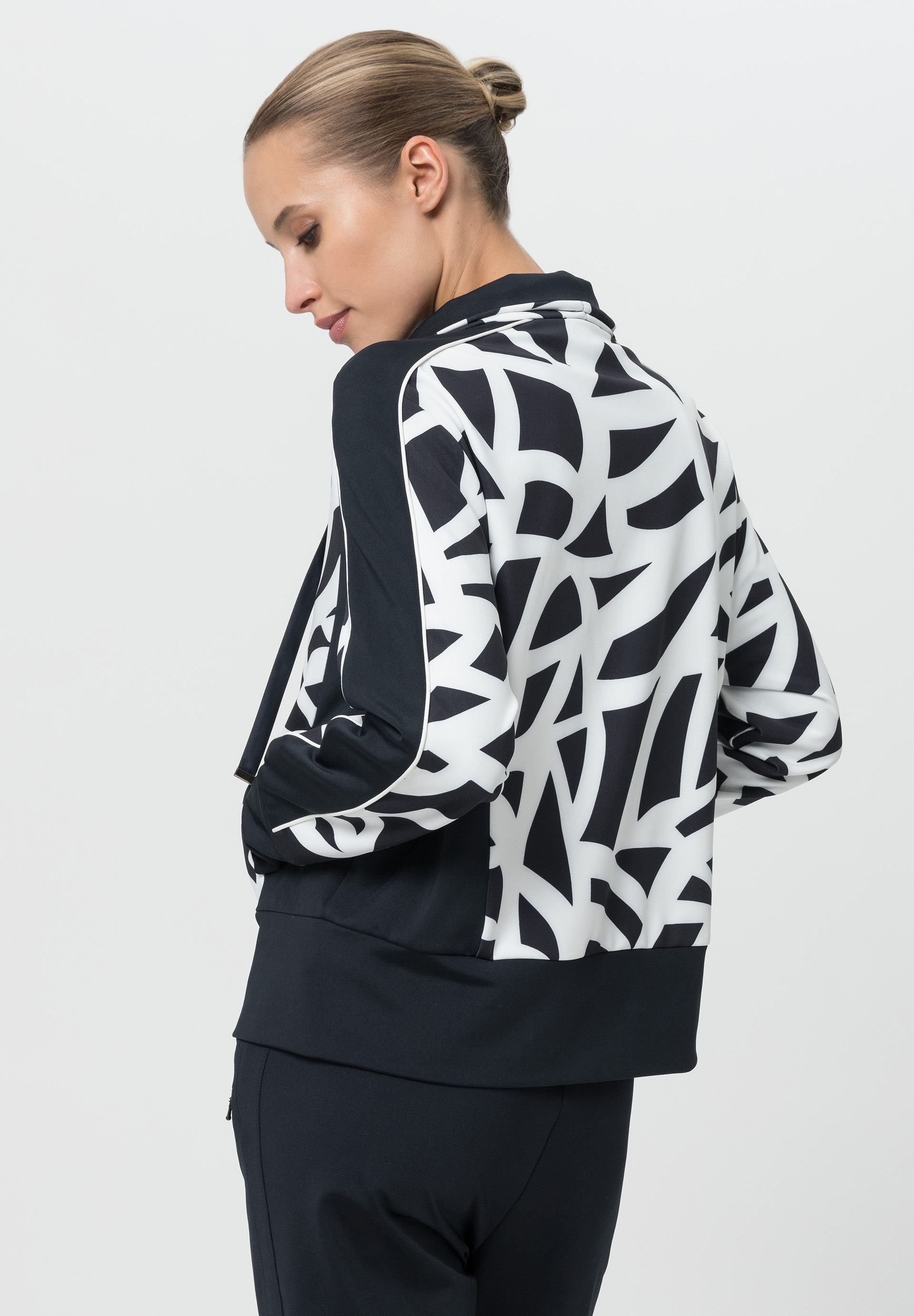 Jacket with stand-up collar with drawstring - Bild 2 Bluse, Langarm, Anzug, Mantel, Jacke, Bluse, Langarm, Anzug, Mantel, Jacke, Bluse, Langarm, Anzug, Mantel, Jacke, Bluse, Langarm, Anzug, Mantel, Jacke, Bluse, Langarm, Anzug, Mantel, Jacke, Bluse, Langarm, Anzug, Mantel, Jacke