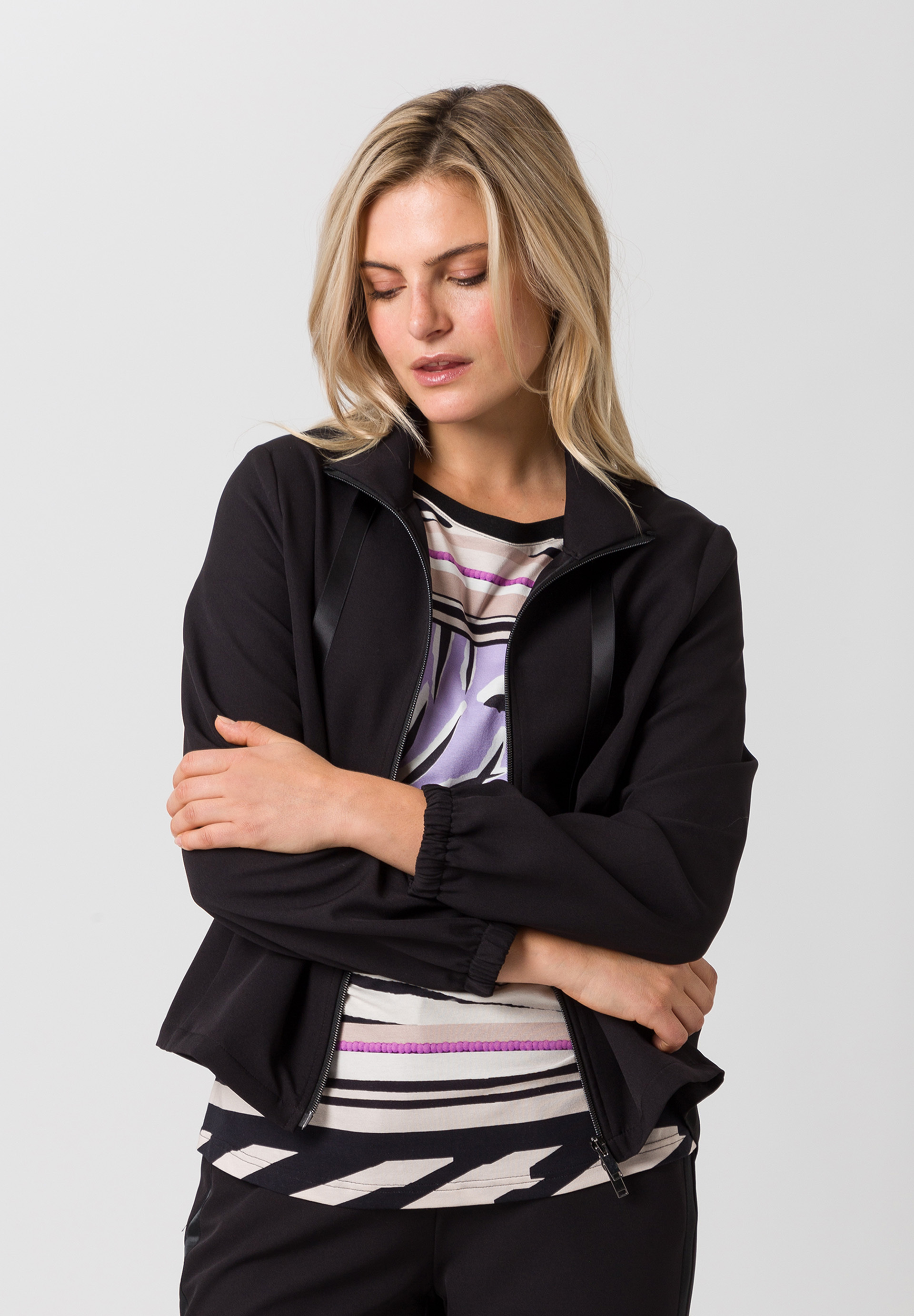 Leichtjacke mit dekorativen Bändern - Bild 4
