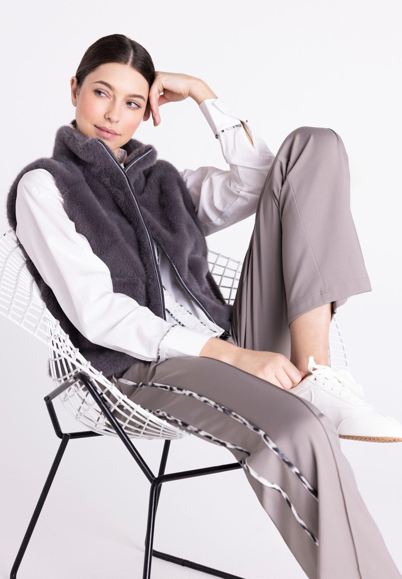 Gilet, Faux Fur, Grau, Langarmhemd, Hose, Weste, Fellweste, Grau, Hose, Sneaker