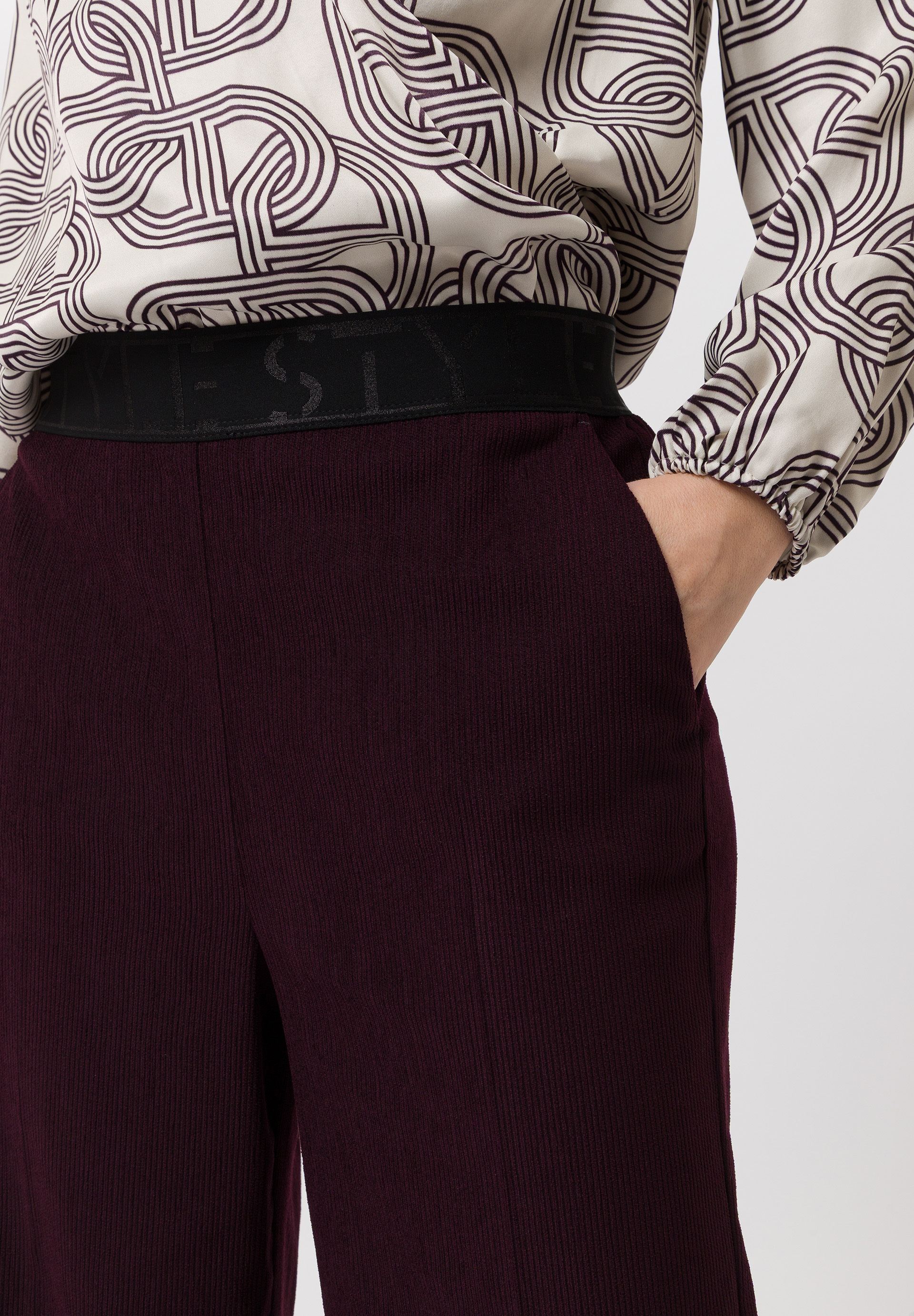 Bekleidung, Hosen, Bluse, Langarm, Person, Bekleidung, Hosen, Bluse, Langarm, Person, Bekleidung, Hosen, Bluse, Langarm, Person