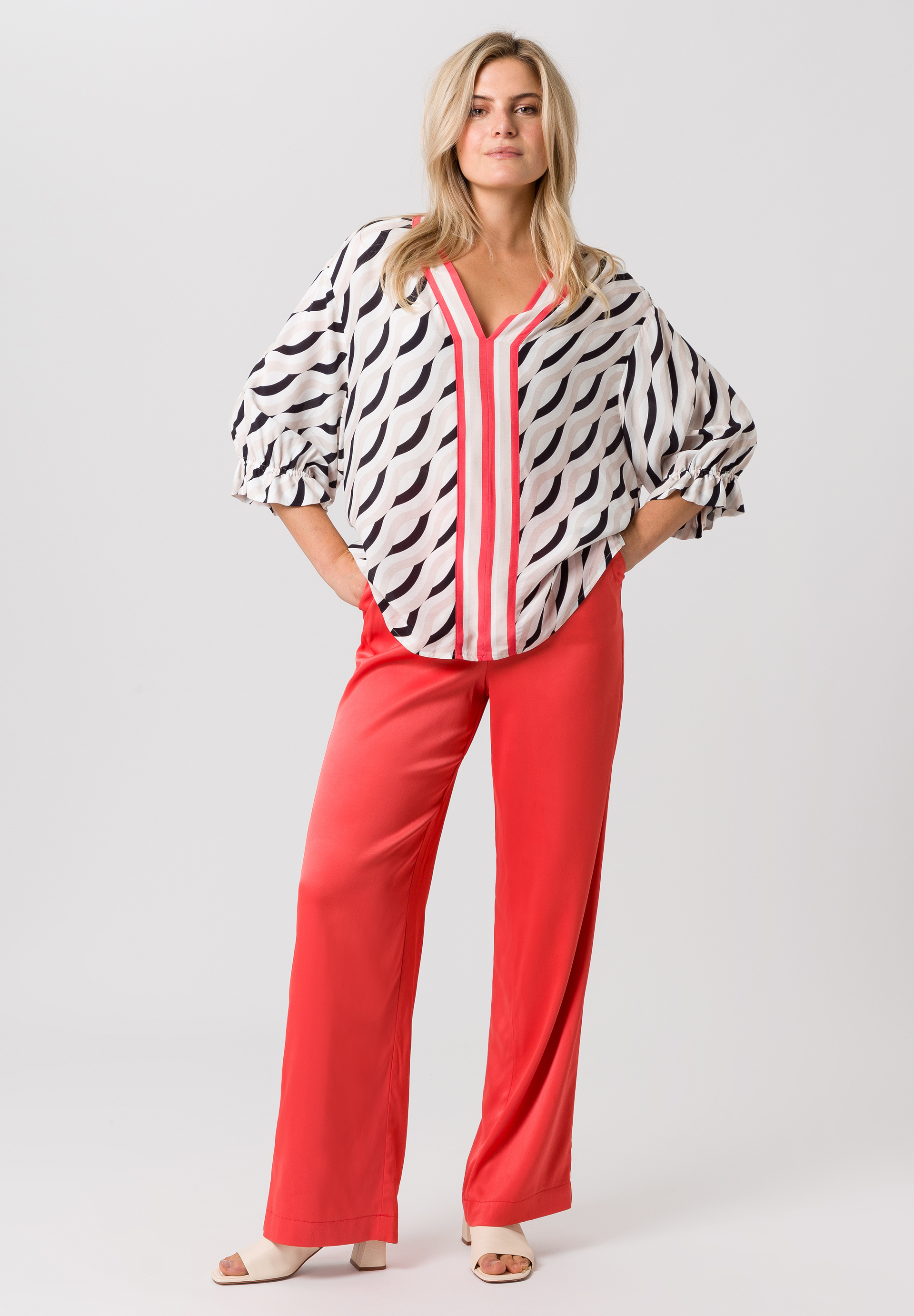 Bluse mit Kontrast-Details - Produktbild 2