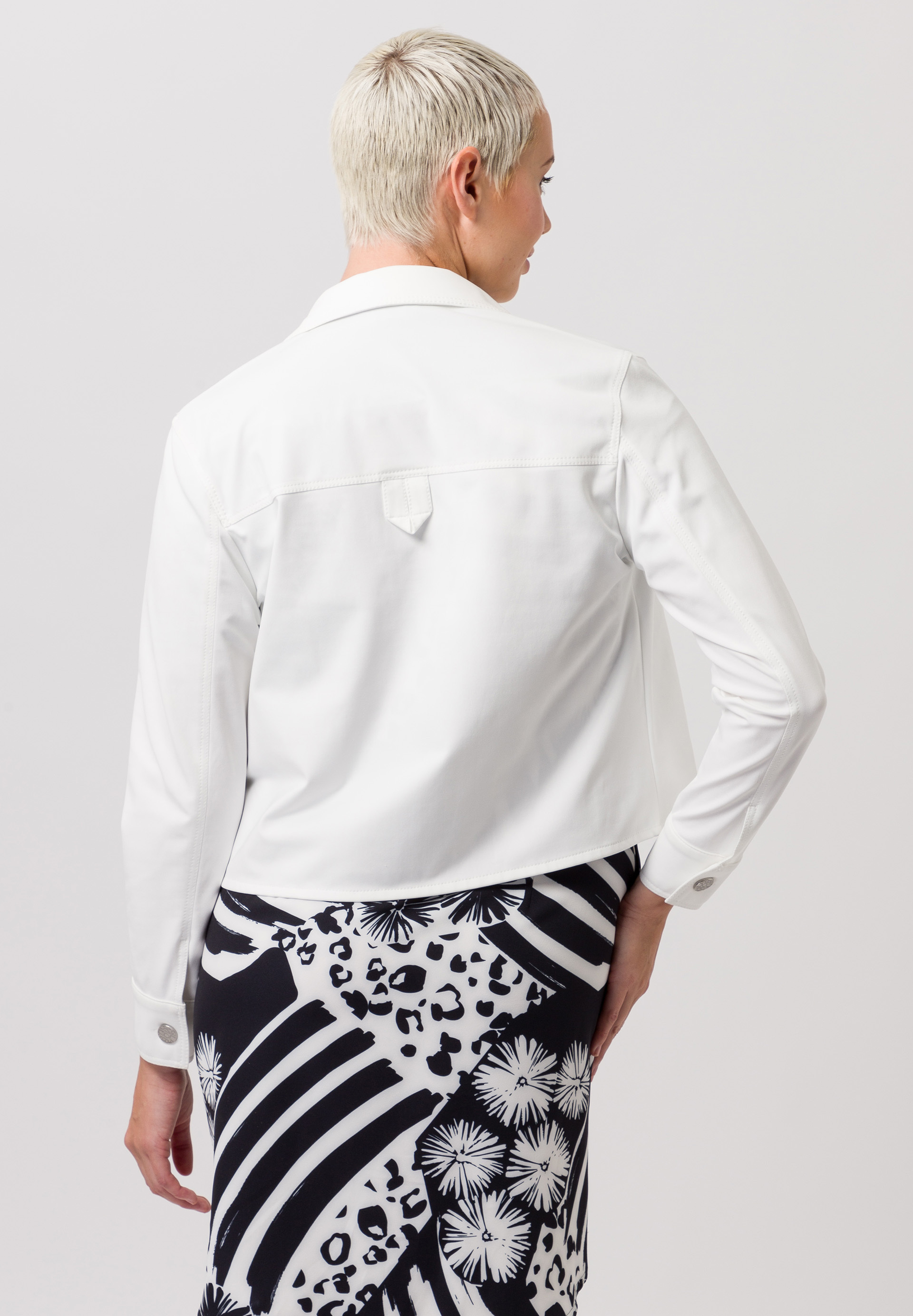 Leichtjacke mit Metallknöpfen - Bild 2