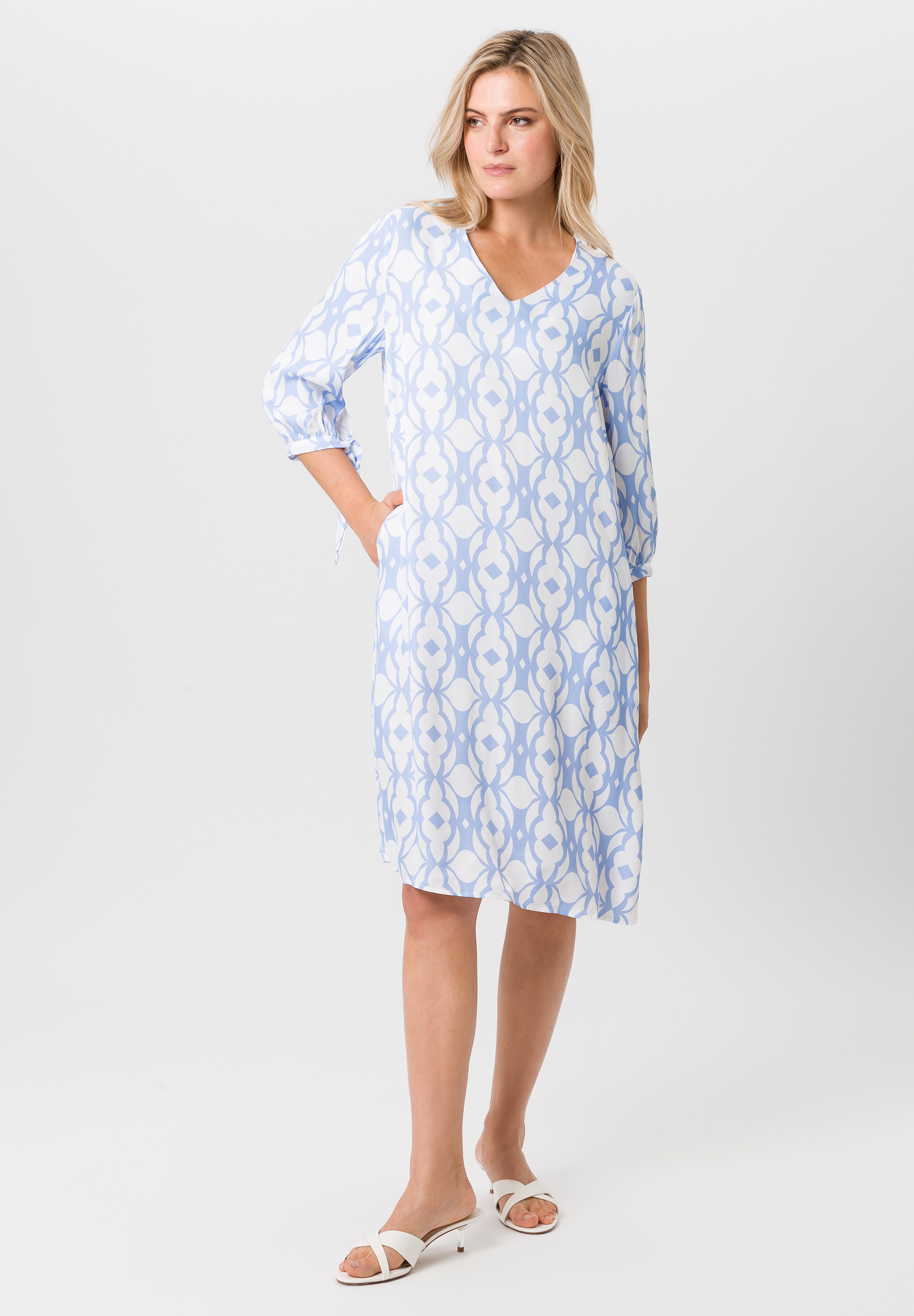 Blusenkleid mit grafischem Muster - Bild 3