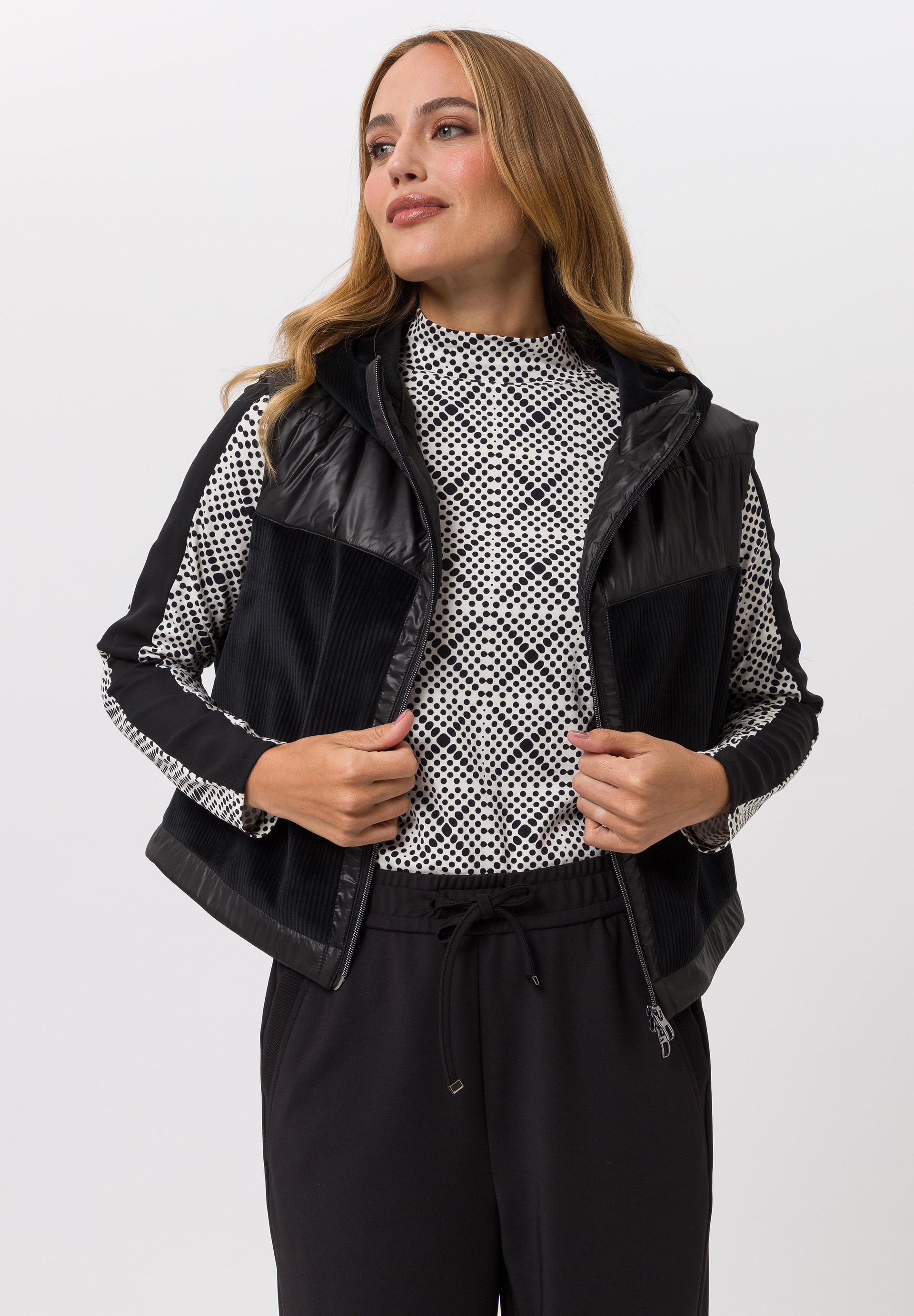 Weste mit Materialkontrast - Bild 1 Mantel, Jacke, Bluse, Person, Frau, Mantel, Jacke, Bluse, Person, Frau, Mantel, Jacke, Bluse, Person, Frau, Mantel, Jacke, Bluse, Person, Frau, Mantel, Jacke, Bluse, Person, Frau, Mantel, Jacke, Bluse, Person, Frau, Mantel, Jacke, Bluse, Person, Frau