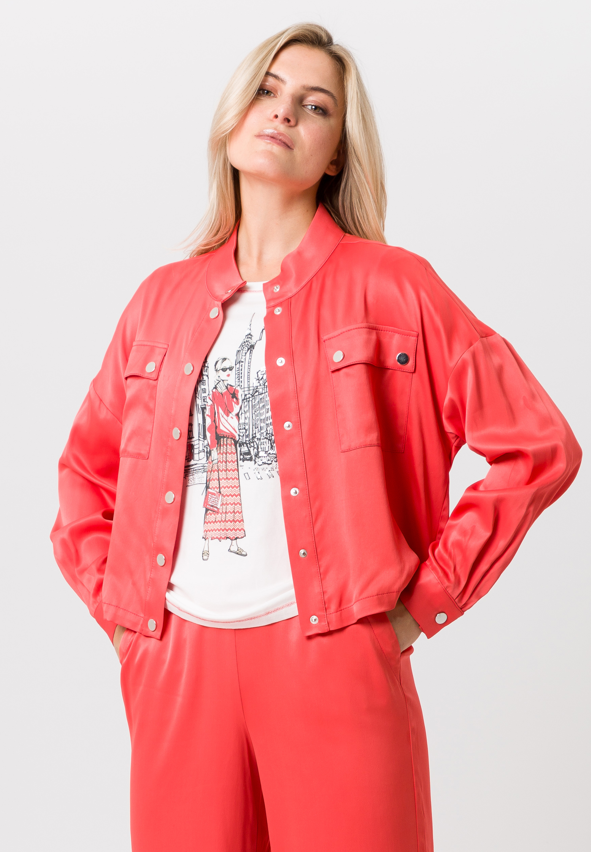 Jacke mit elastischem Saum