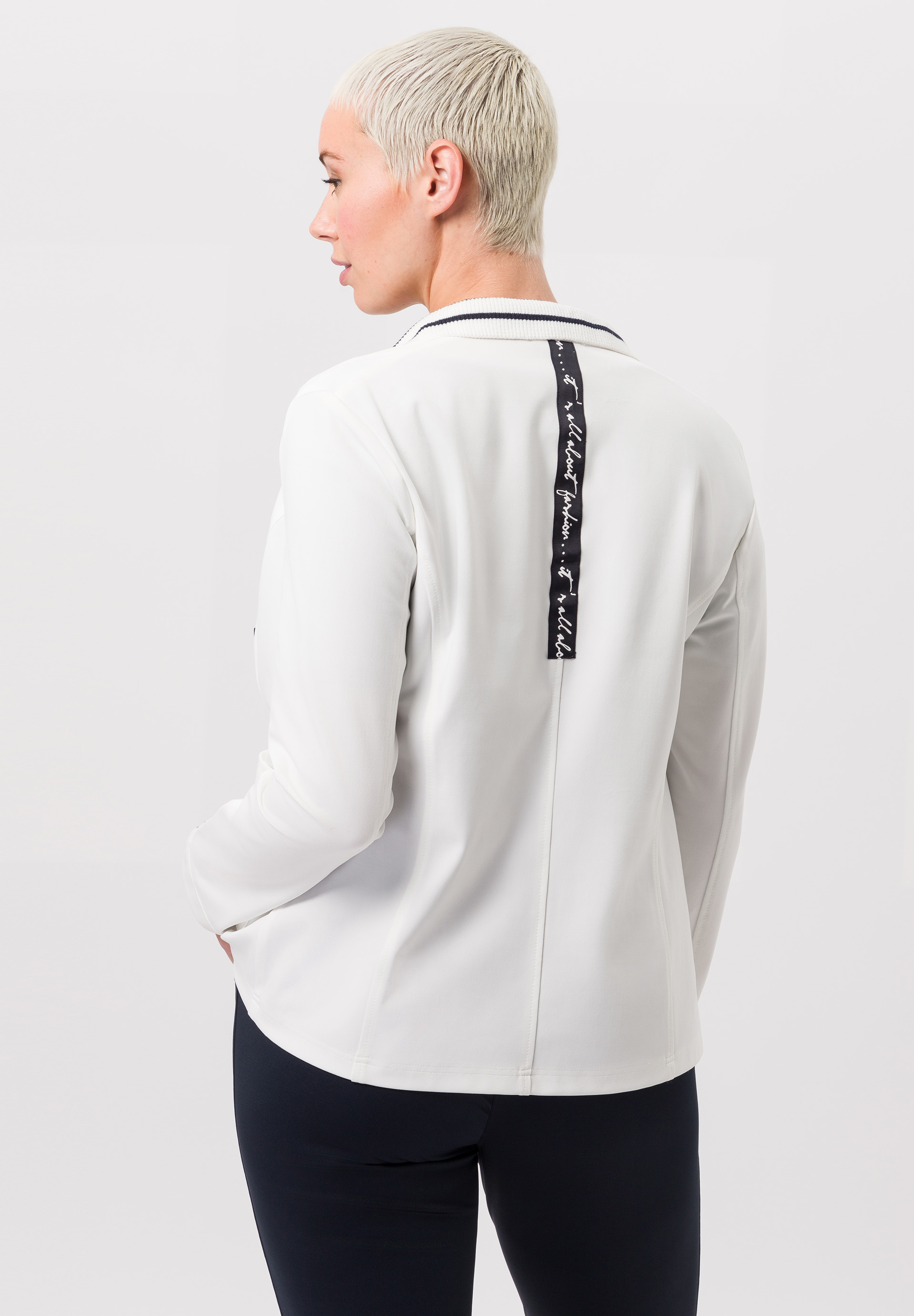 Leichtjacke mit kontrastfarbenen Knöpfen - Bild 2