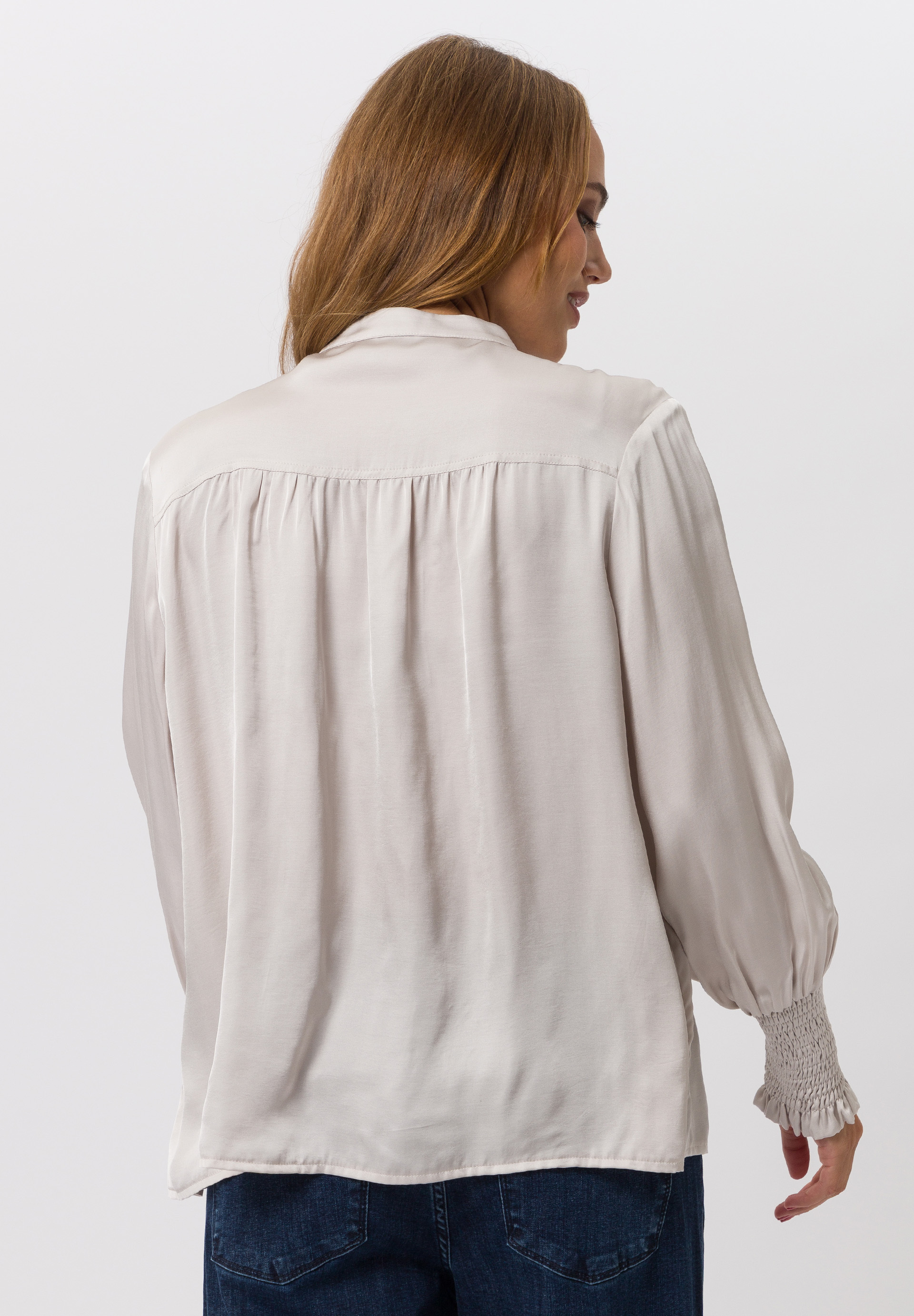Bluse mit gesmokten Abschlüssen - Bild 2 Bluse, Langarm, Erwachsener, Person, Frau, Bluse, Langarm, Erwachsener, Person, Frau, Bluse, Langarm, Erwachsener, Person, Frau, Bluse, Langarm, Erwachsener, Person, Frau