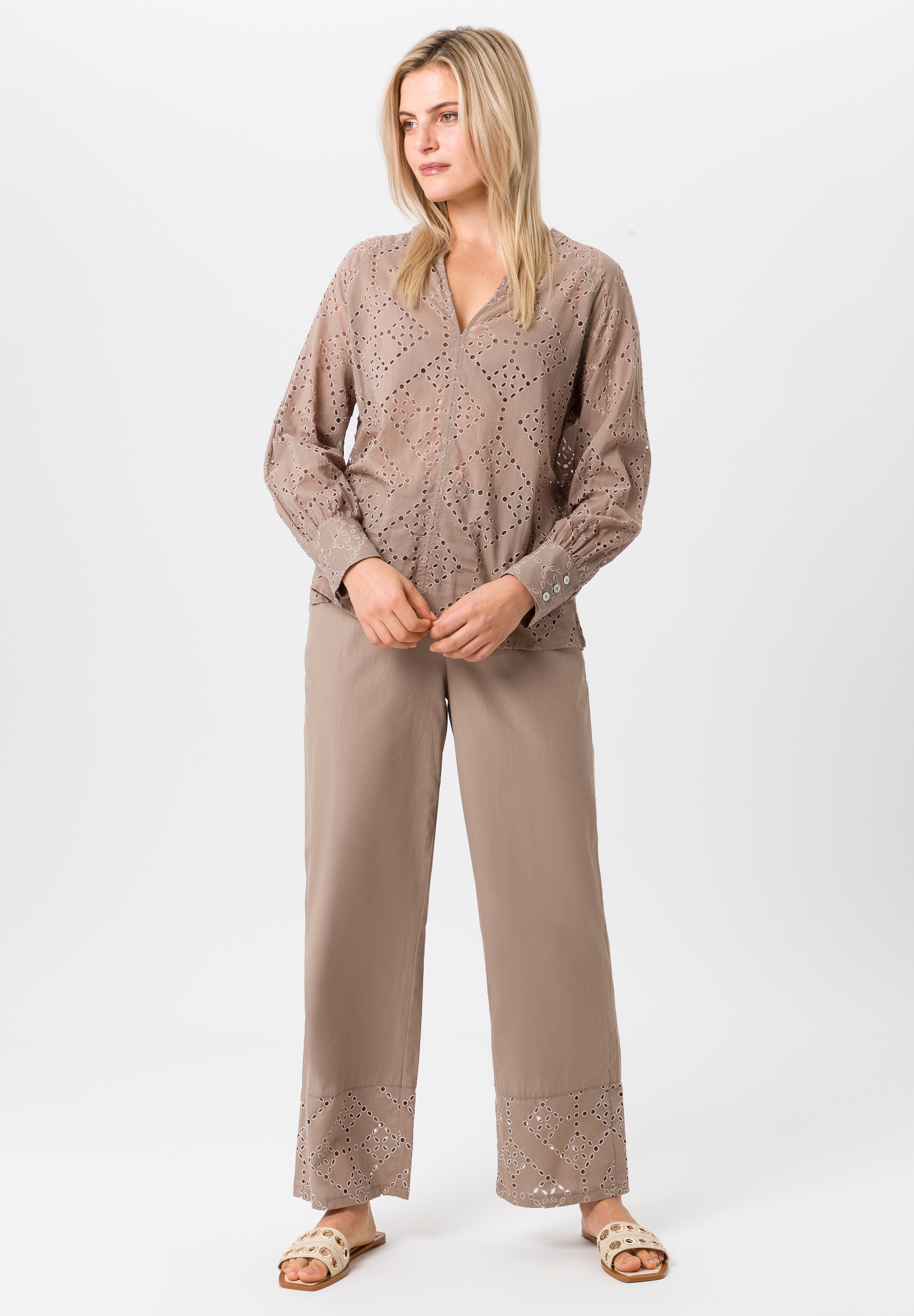Long sleeve blouse with filigree embroidery - Bild 3 Long sleeve blouse with filigree embroidery - Bild 3