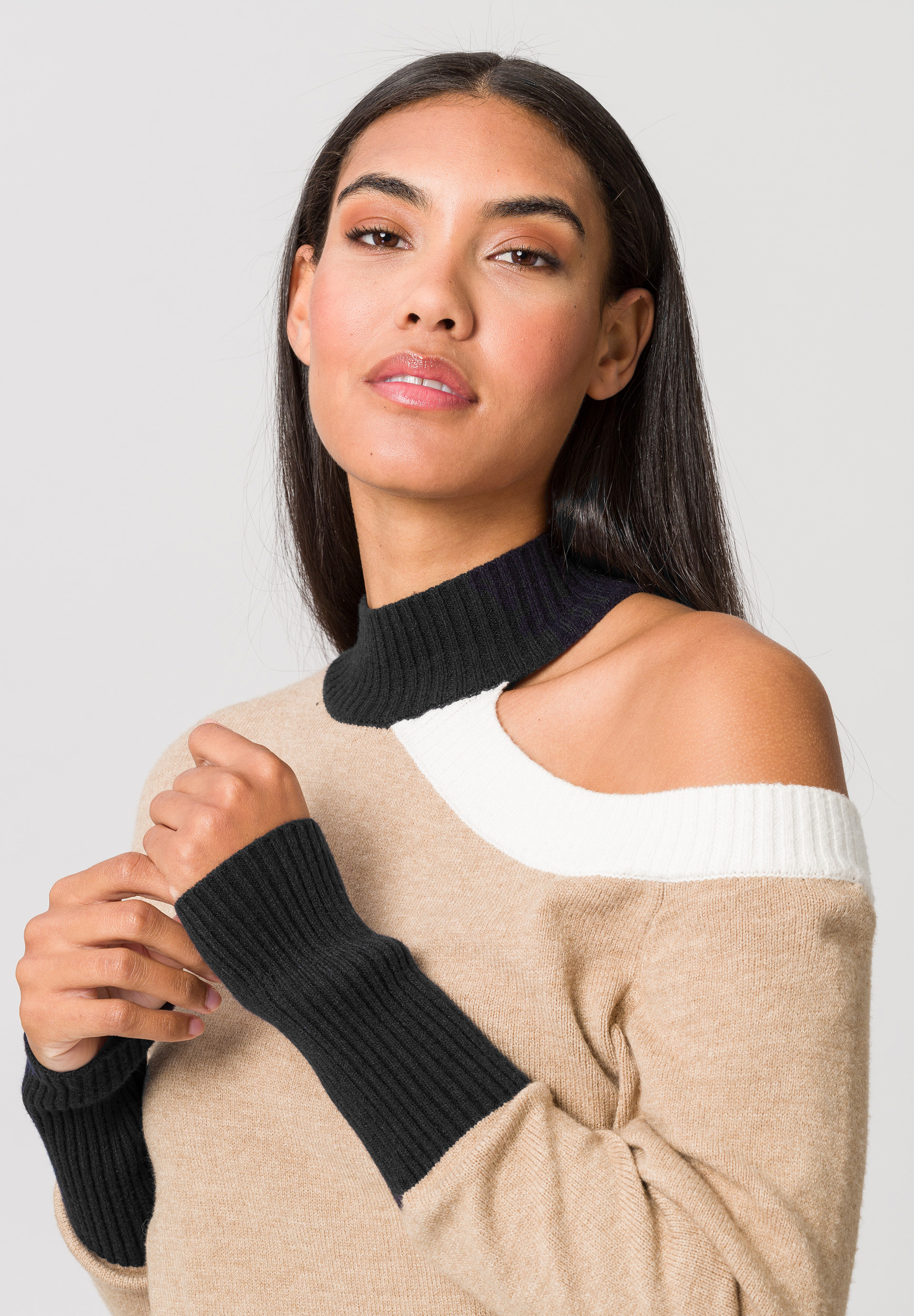 Knitted jumper with one-shoulder cut-out - Bild 4 Knitted jumper with one-shoulder cut-out - Bild 4