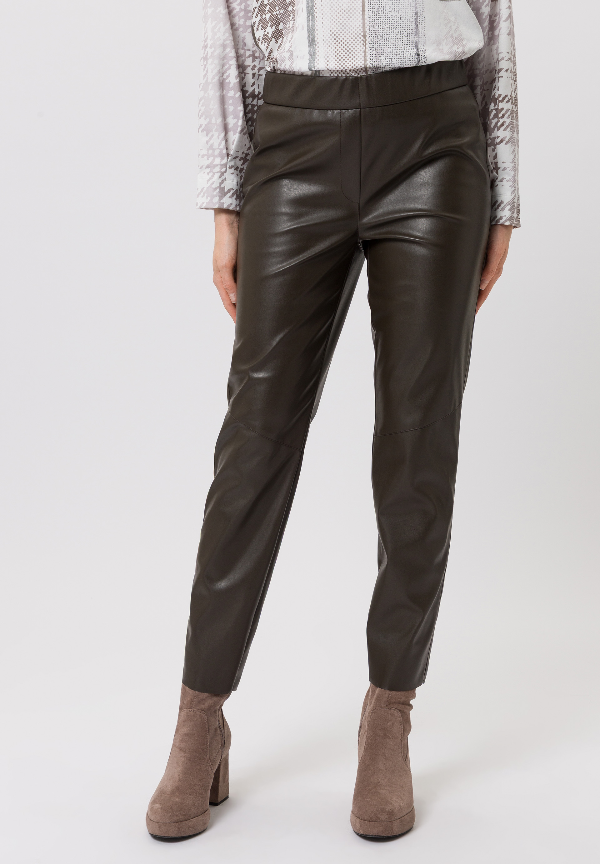 Trousers With comfort waistband - Bild 1 Hosen, Erwachsener, Männlich, Mann, Person, Hosen, Erwachsener, Männlich, Mann, Person, Hosen, Erwachsener, Männlich, Mann, Person, Hosen, Erwachsener, Männlich, Mann, Person, Hosen, Erwachsener, Männlich, Mann, Person