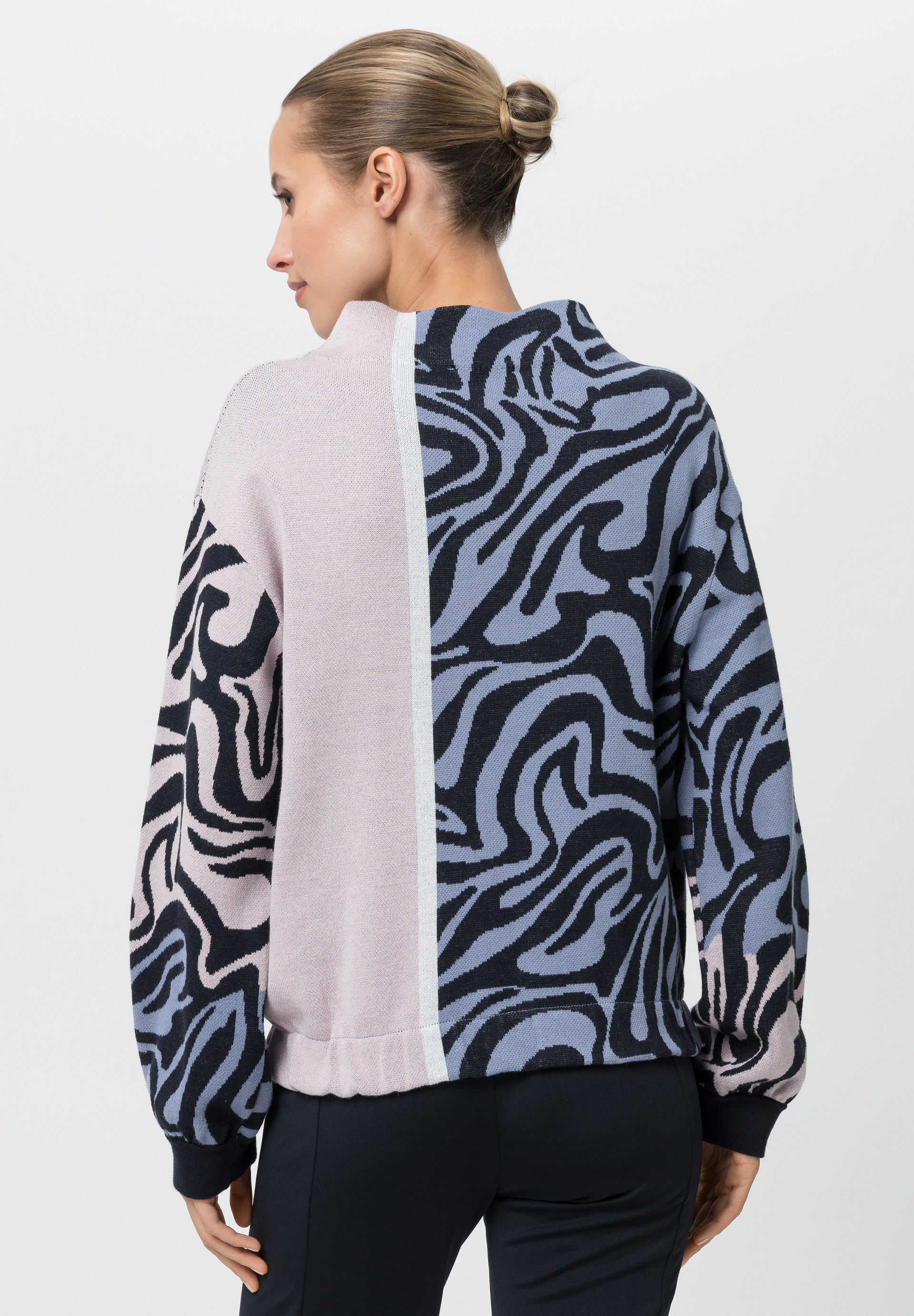 Knitted jumper with animal wave print - Bild 2