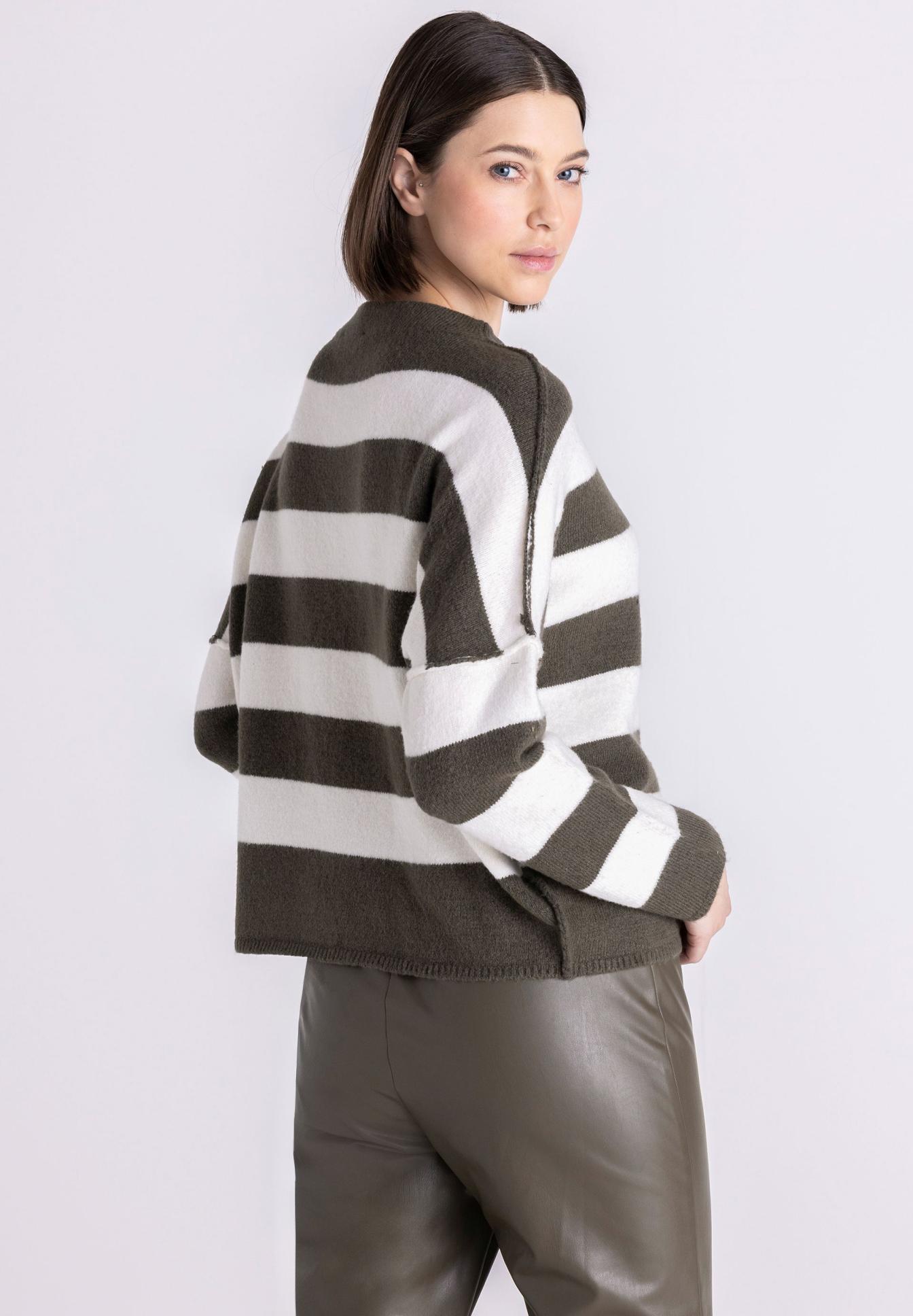 Strickjacke, Stripe, Oversized, Zweifarbige Muster, Luftige Textur, Strickjacke, Oversized, Streifen, Knopfzipfel?, Mantelstil, Strickjacke, Oversized, Gestreift, Strickmuster, Reißverschluss, Strickjacke, Oversize, Streifen, Wollmischung, dunkelgrün