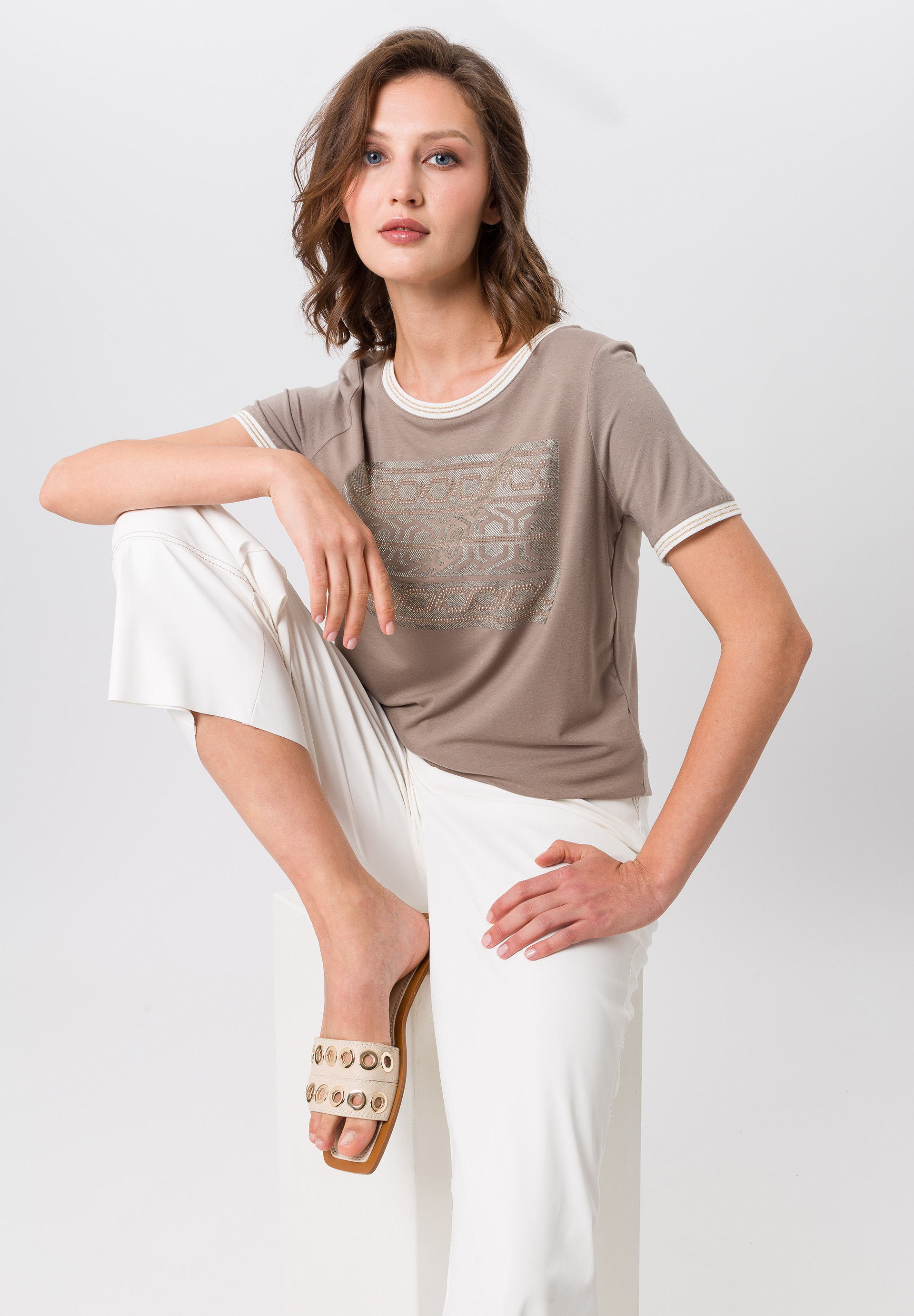 Kurzarmshirt mit dezentem Print - Bild 4
