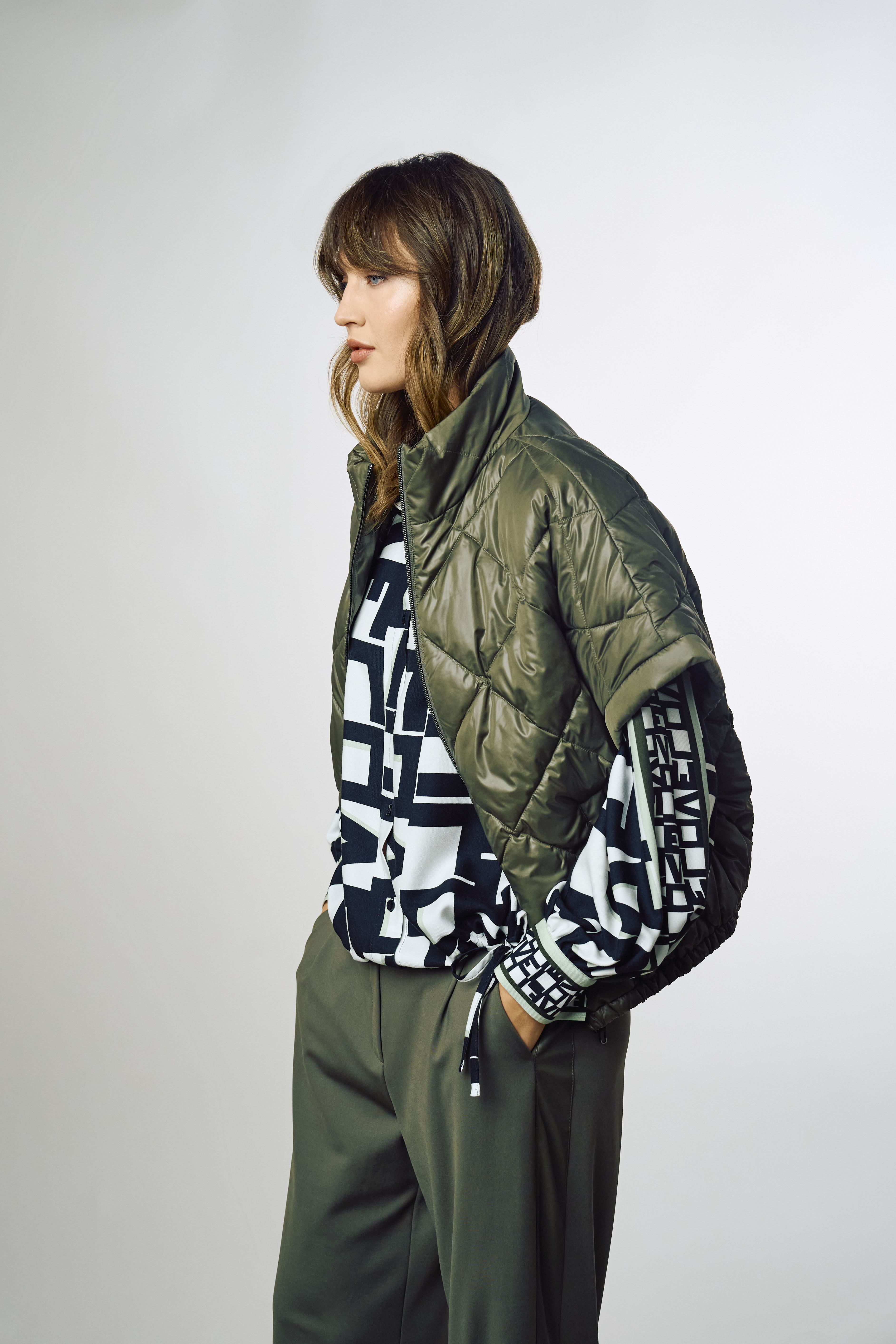 quilted jacket, olivgrün, Puffer, Rundumsleeve, geometrisches Top