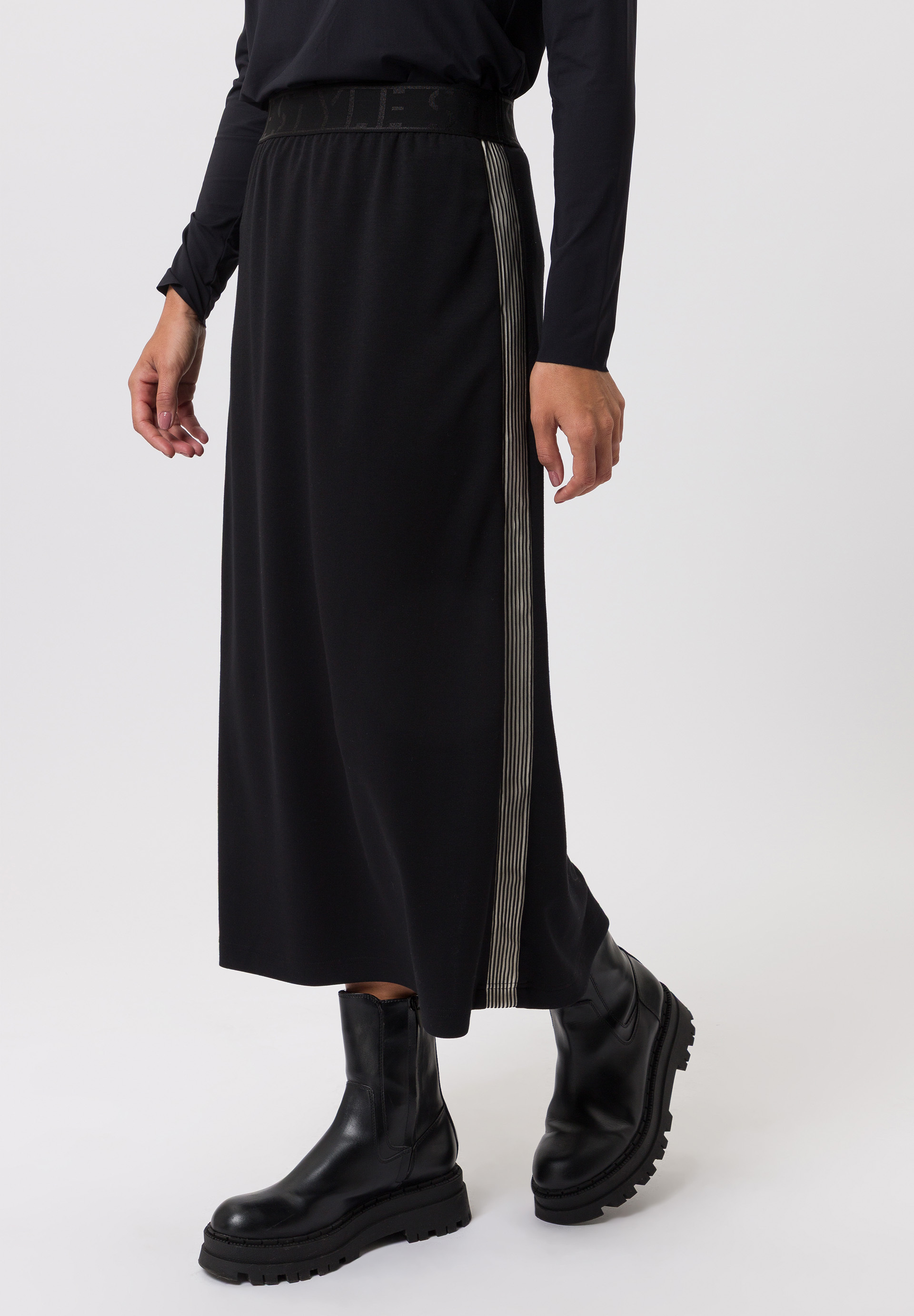 Skirt With elasticated waistband Skirt With elasticated waistband - Product Image 1
