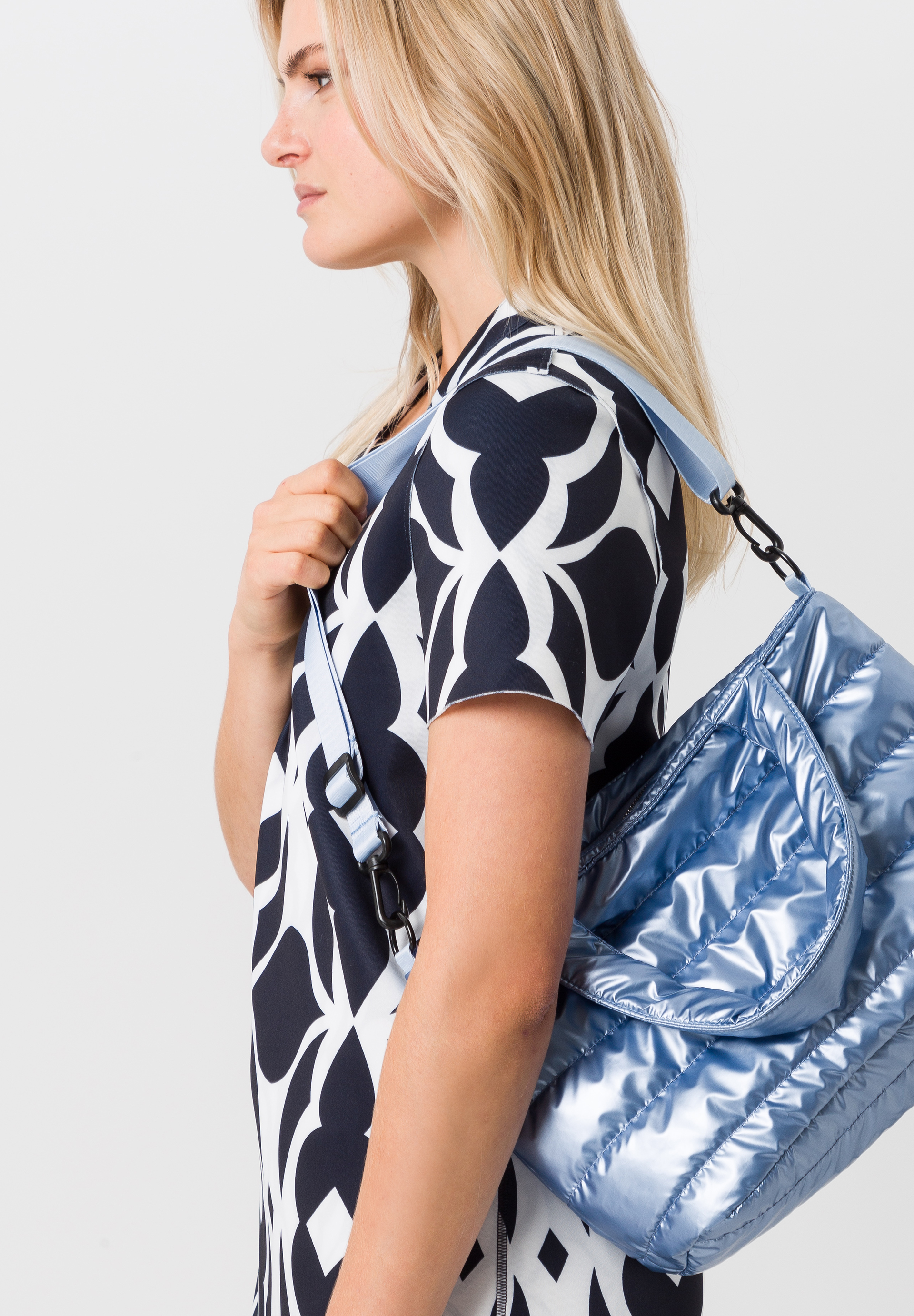 Tasche mit praktischen Tragegriffen - Bild 1 Tasche mit praktischen Tragegriffen - Bild 1