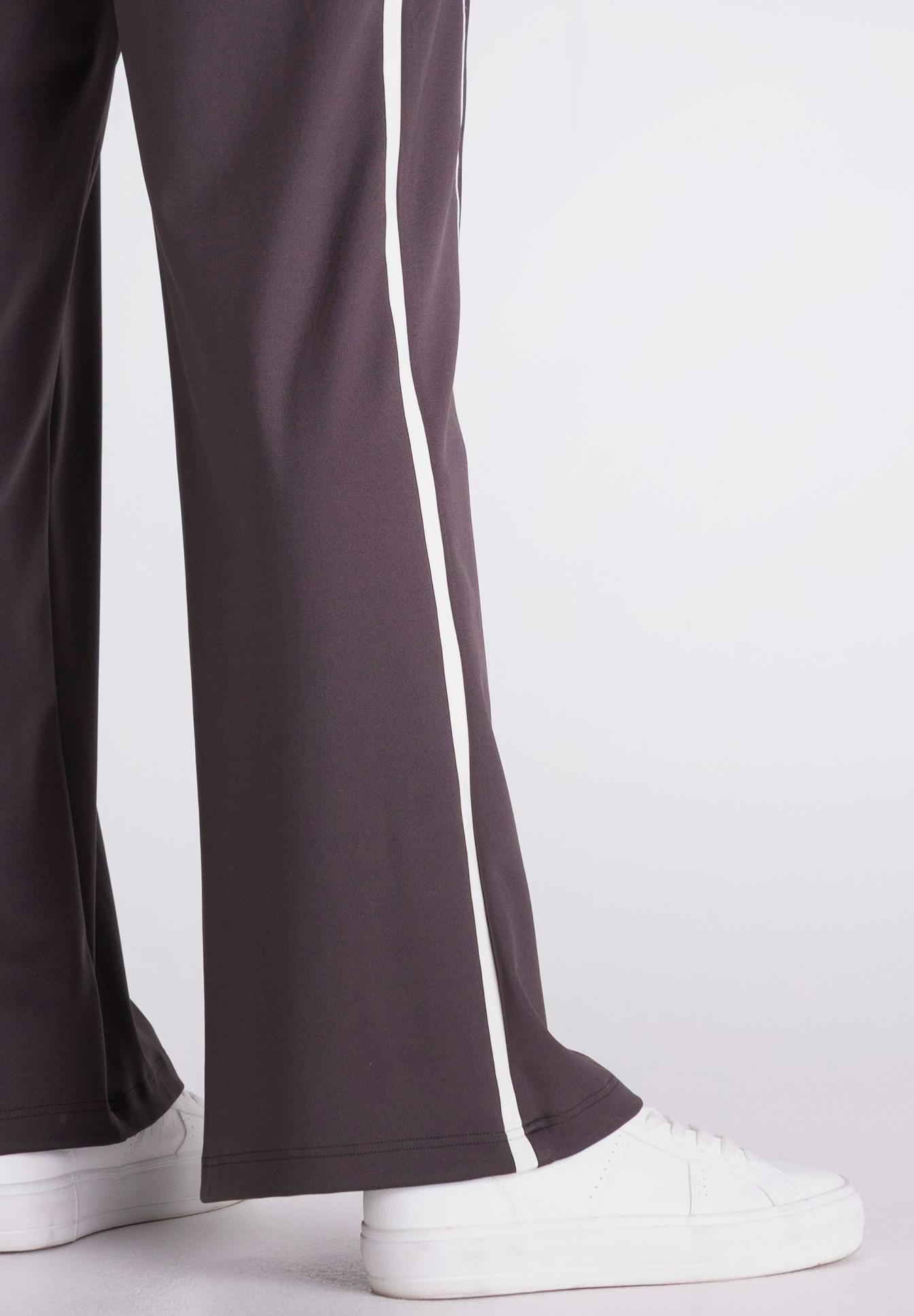 hosen, weite passform, lila, weißer Streifen, sneaker, Pfannenhose, Hose, weite Bein, lila, weiße Seitenschutzlinie, hosen, hosen, weite-fit, braun, weiße-s aktuelle stripe, Flaredhose, weiße Streifen, lila Hose, Baumwollhose, weiße Sneaker