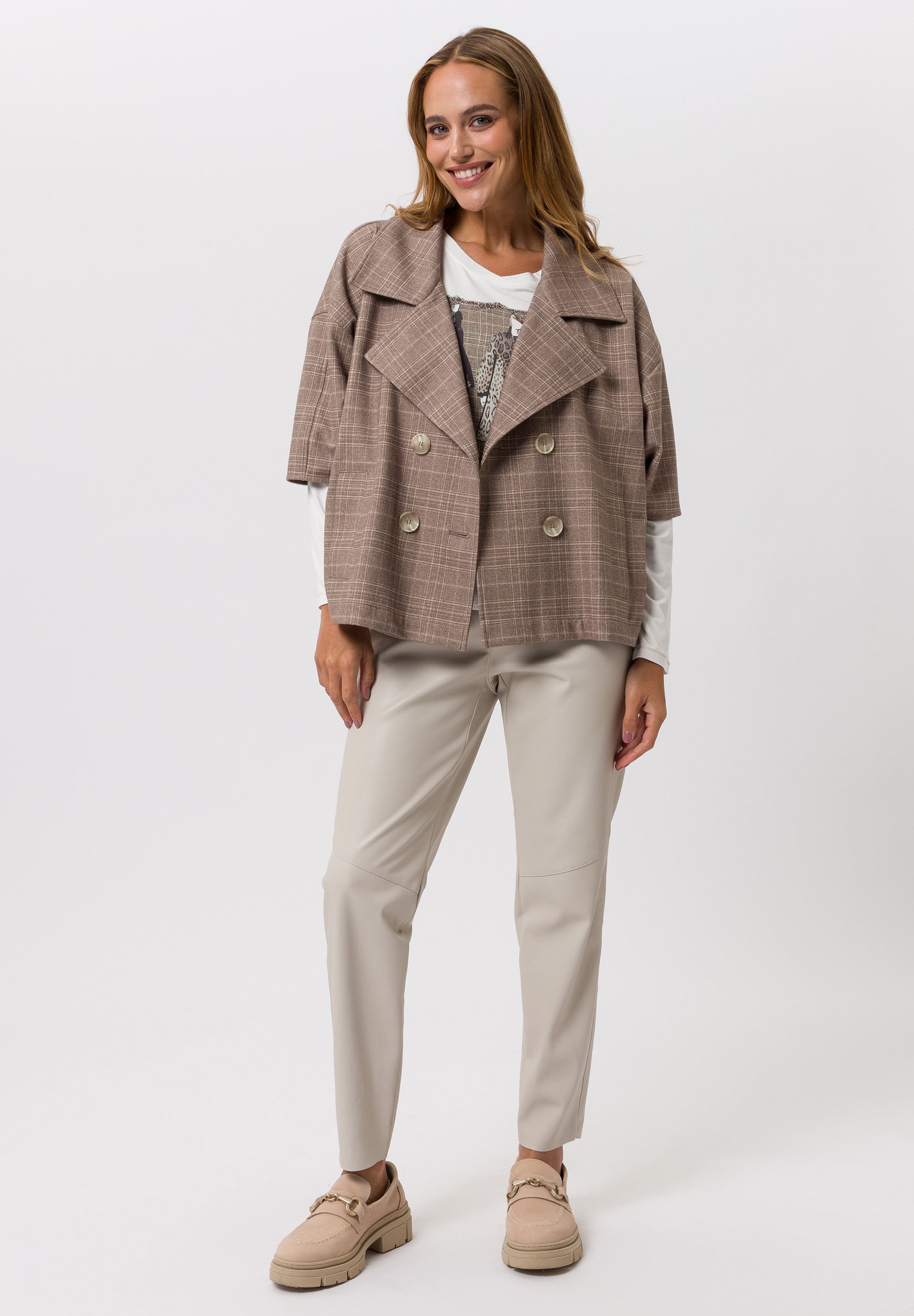 Shirt mit Frontmotiv - Bild 3 Mantel, Jacke, Blazer, Person