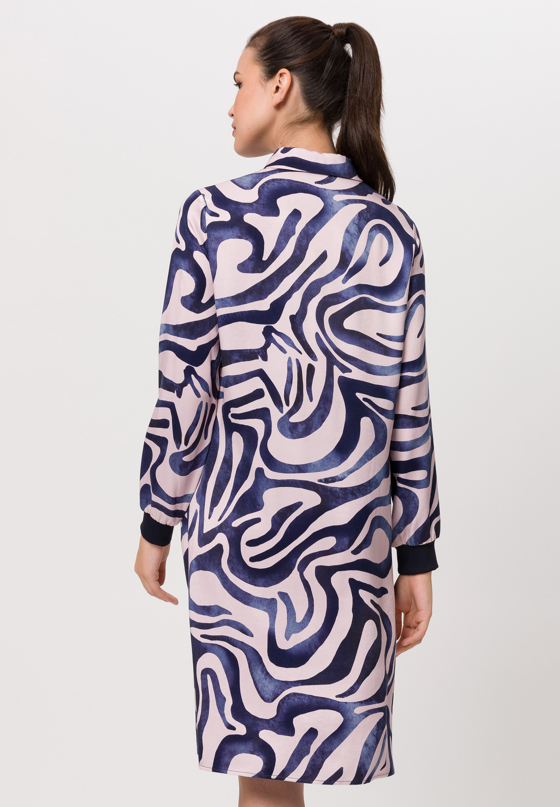 Dress with sporty polo collar - Bild 2 Dress with sporty polo collar - Bild 2