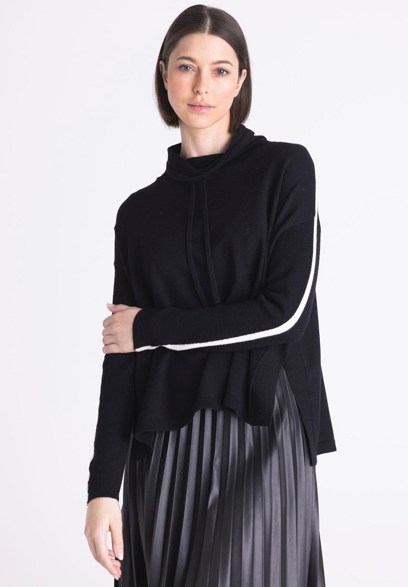 hoodie, schwarz, gestreift, Plissee, Langarmshirt,  Hoodie, Schwarzer Pullover, Streifendurchzug Arm, Strickoberteil, Plissierter Rock, hoodie, schwarz, Streifen, Strick, Pullover, hoodie, schwarz, strickpullover, armband-stripe, plisse-rock