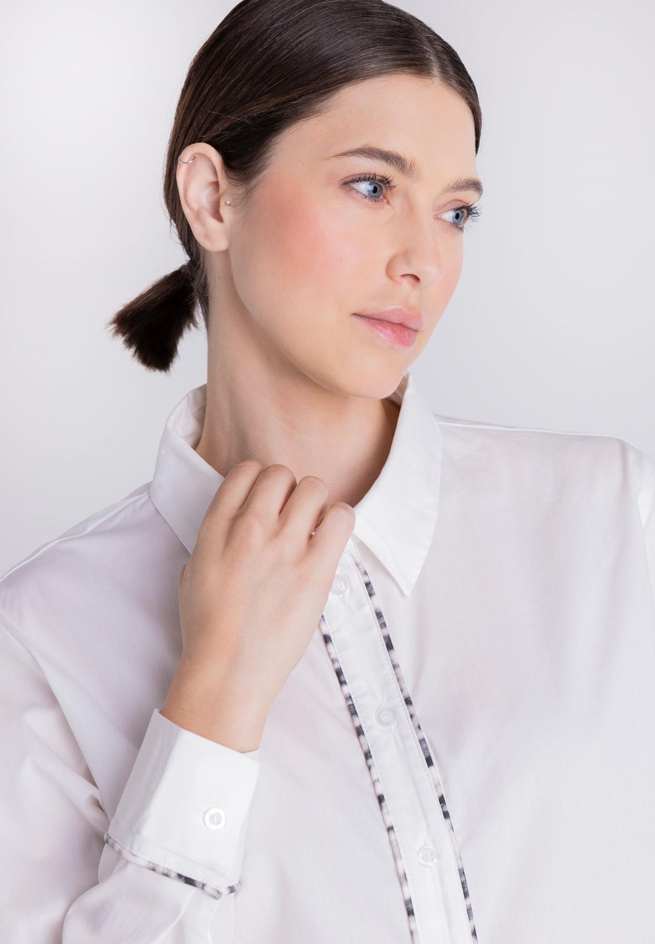 weiße-hemd/bluse, bluse, weißes-hemd, gesicht-hell, glatte-haare, Weißes Hemd, Hemdbluse, Kragen, Langarm, Stoffdetails, weiße Bluse, Button-down-Hemd, Kragen, Langarm, Damen, Bluse, Weiße Bluse, Knopfleiste, Langarm, Muster-Detail