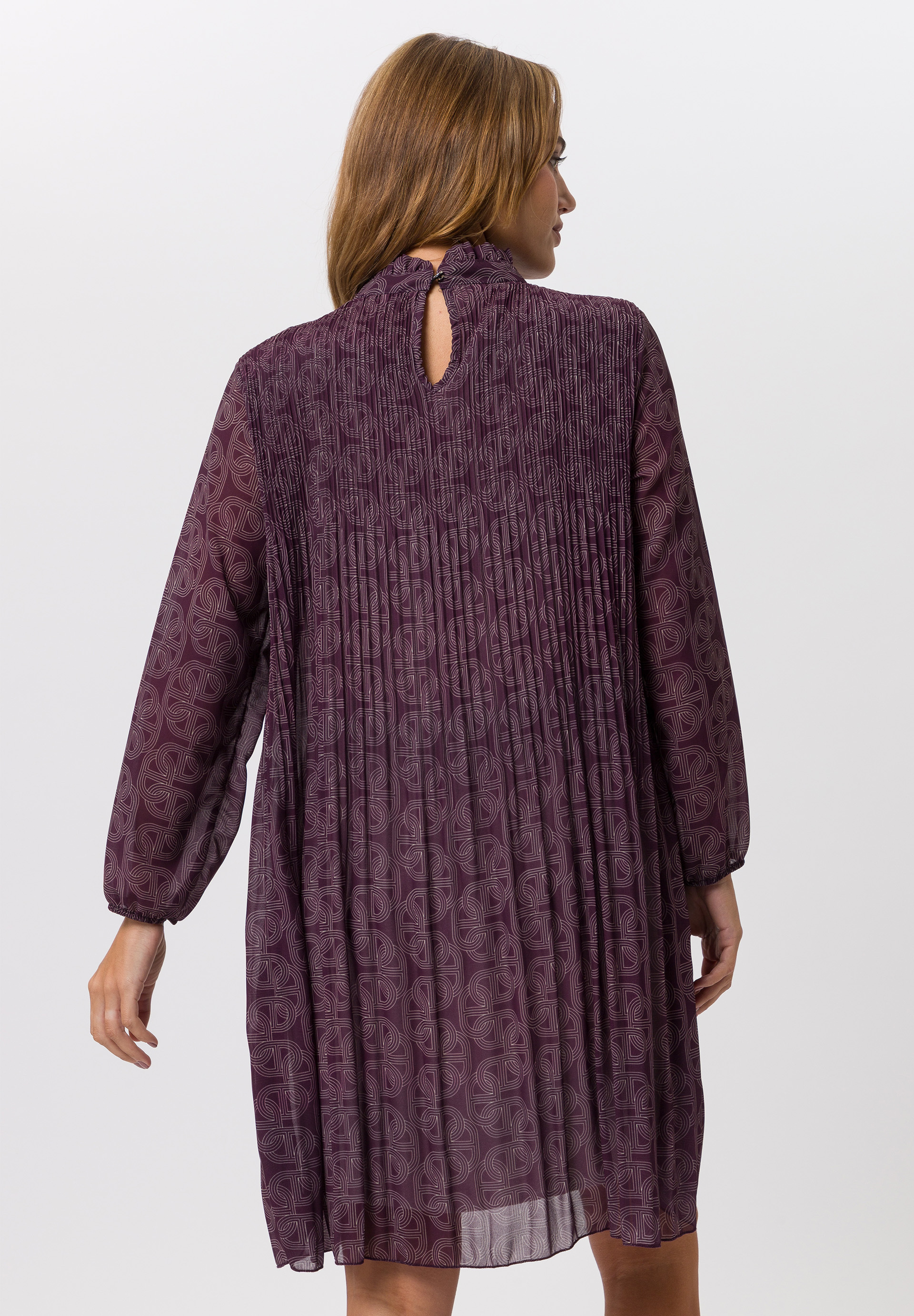 Dress With pleated structure - Bild 2 Bluse, Langarm, Kleid, Mantel, Modisch, Bluse, Langarm, Kleid, Mantel, Modisch, Bluse, Langarm, Kleid, Mantel, Modisch