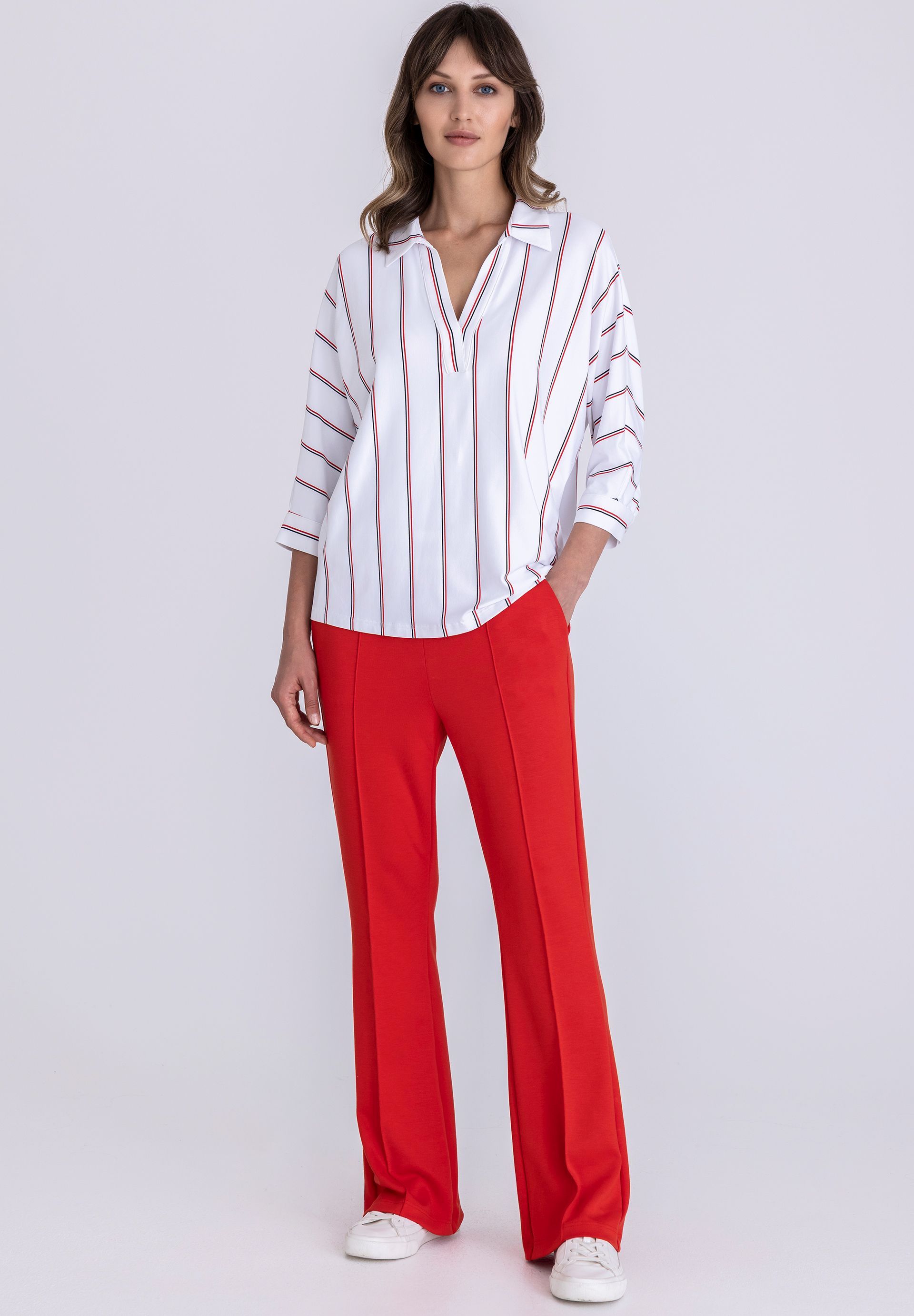 bluse, streifen, linienmuster, langarm, rote hose