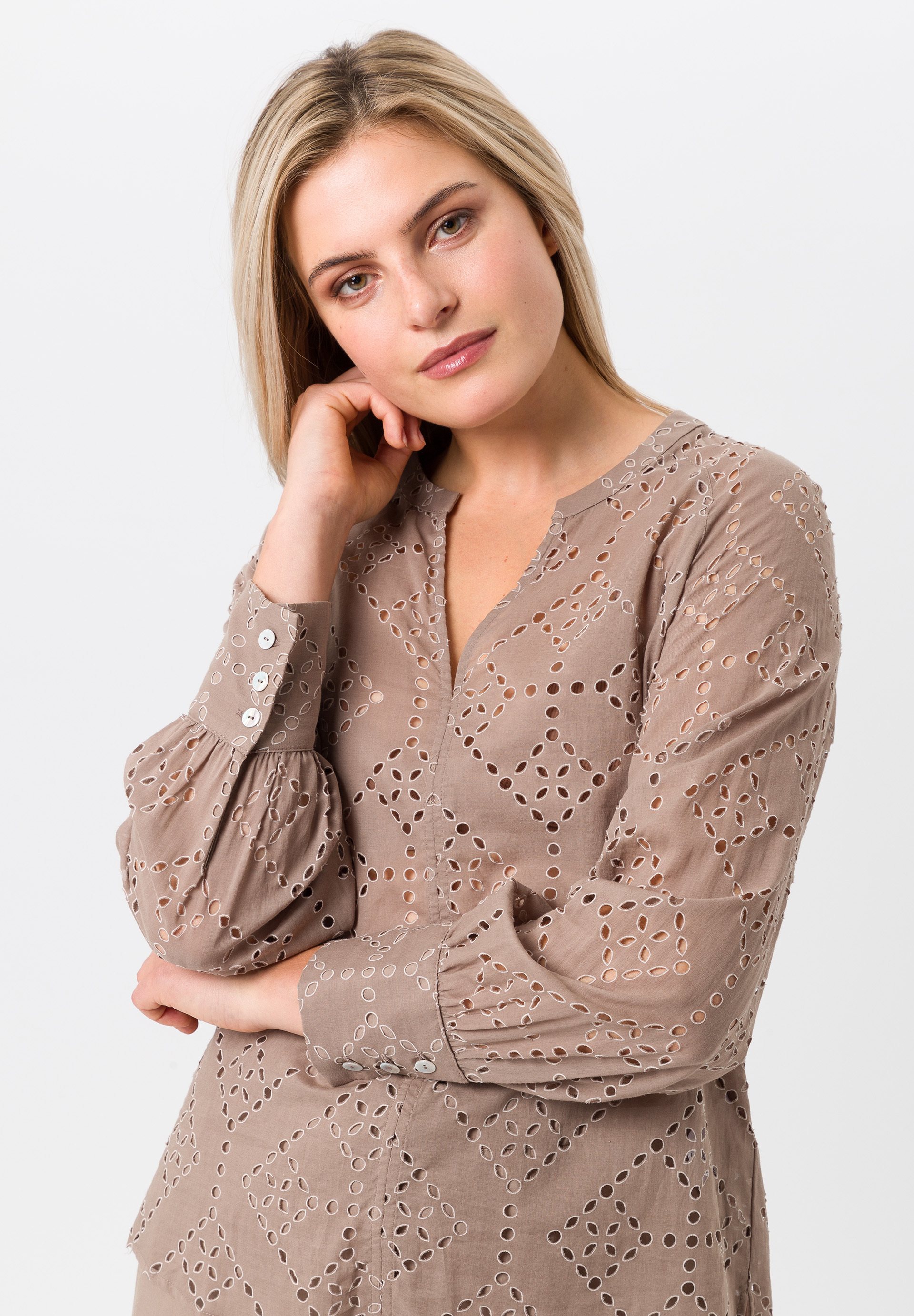 Long sleeve blouse with filigree embroidery - Bild 4 Long sleeve blouse with filigree embroidery - Bild 4