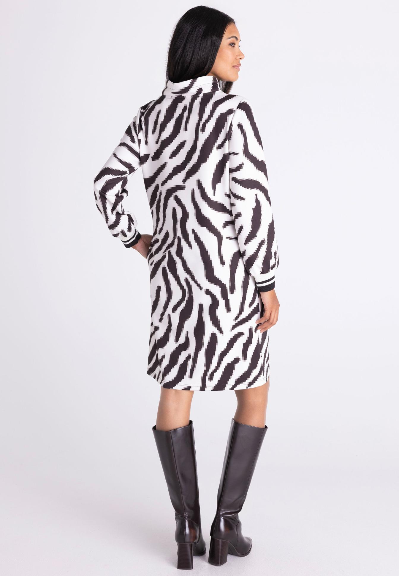  Zebra print,  Mantel,  Knie-lang,  Wollmischung,  Stiefel,  Zebra pattern,  Mantelkleid,  lange Ärmel,  Knie-Länge,  Kniehohe Stiefel, Robe, Muster, Tierprint, Knieknie, Stiefel, Zebra Muster, Mantel, Oversized Mantel, Knielang, Schwarze Boots