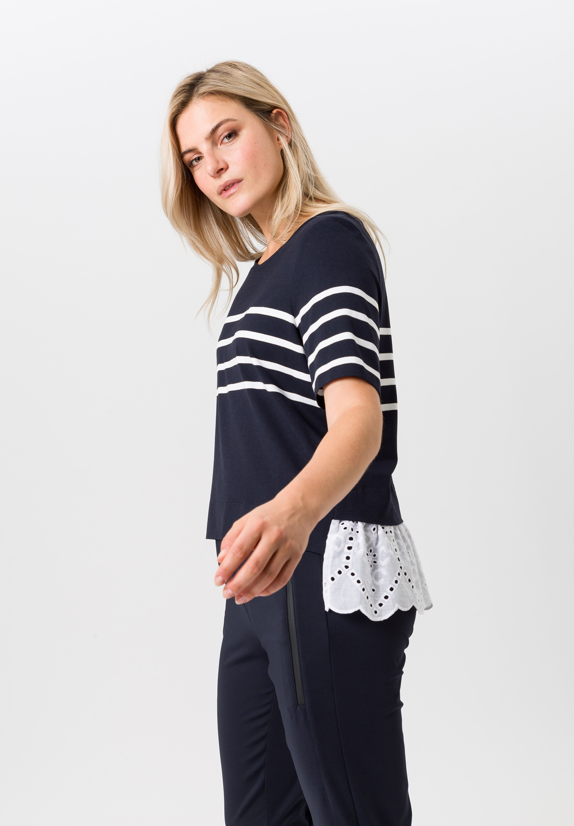 Kurzarmshirt mit Spitze am Saum - Bild 4