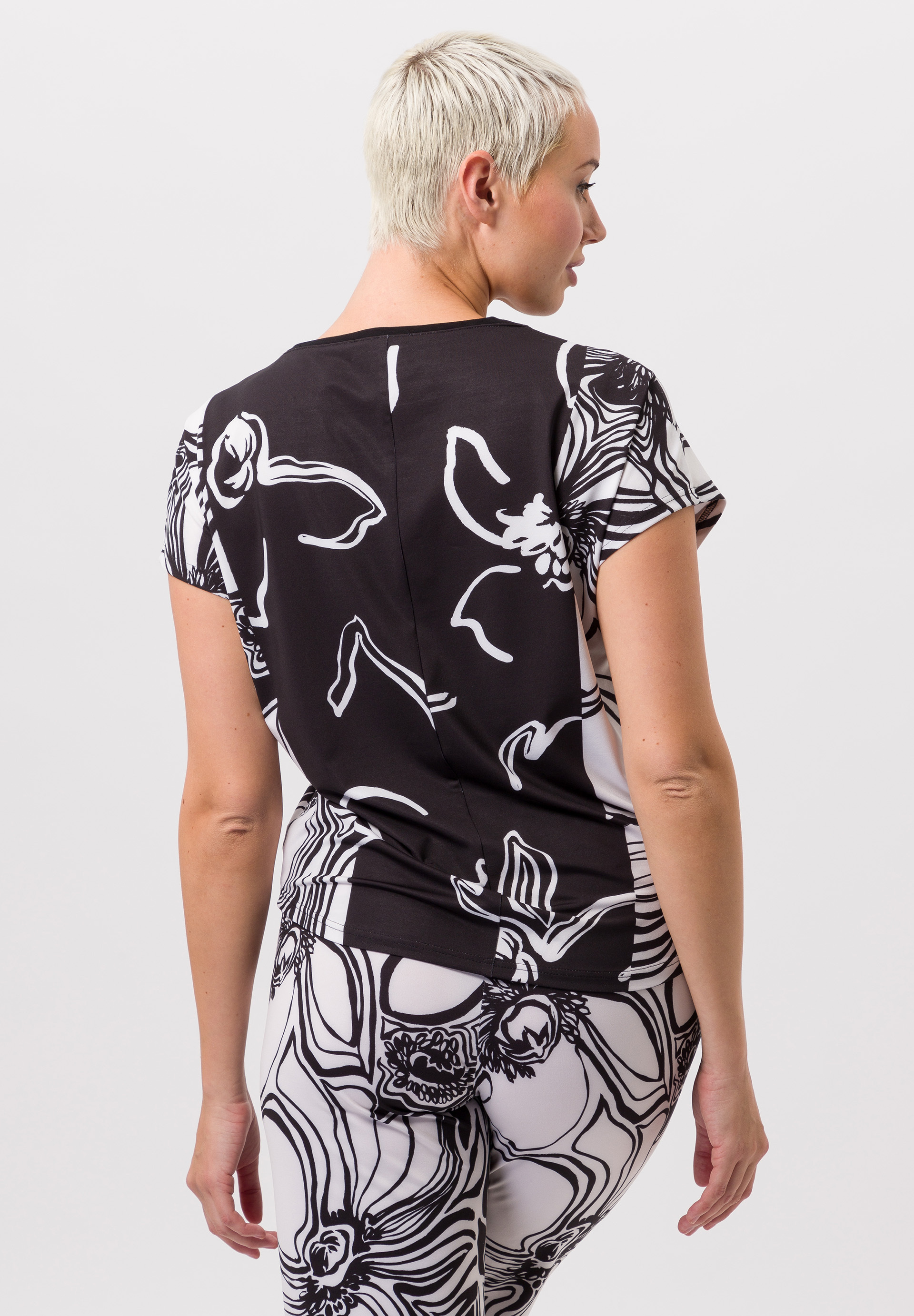 Shirt mit Alloverprint und Kimonoärmeln - Bild 2