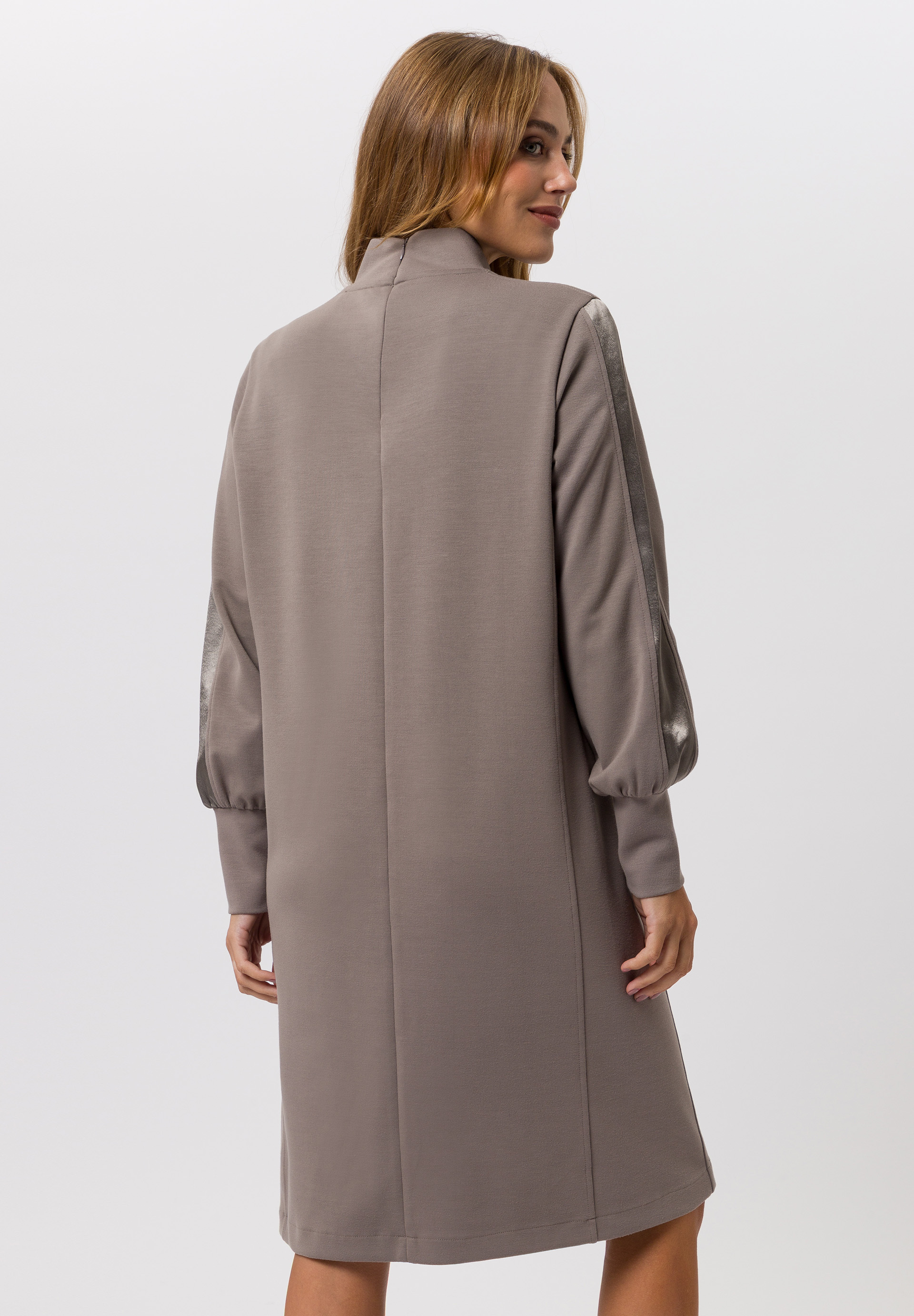 Kleid mit schimmernden Akzenten - Bild 2 Bekleidung, Mantel, Langarm, Ärmel, Bekleidung, Mantel, Langarm, Ärmel