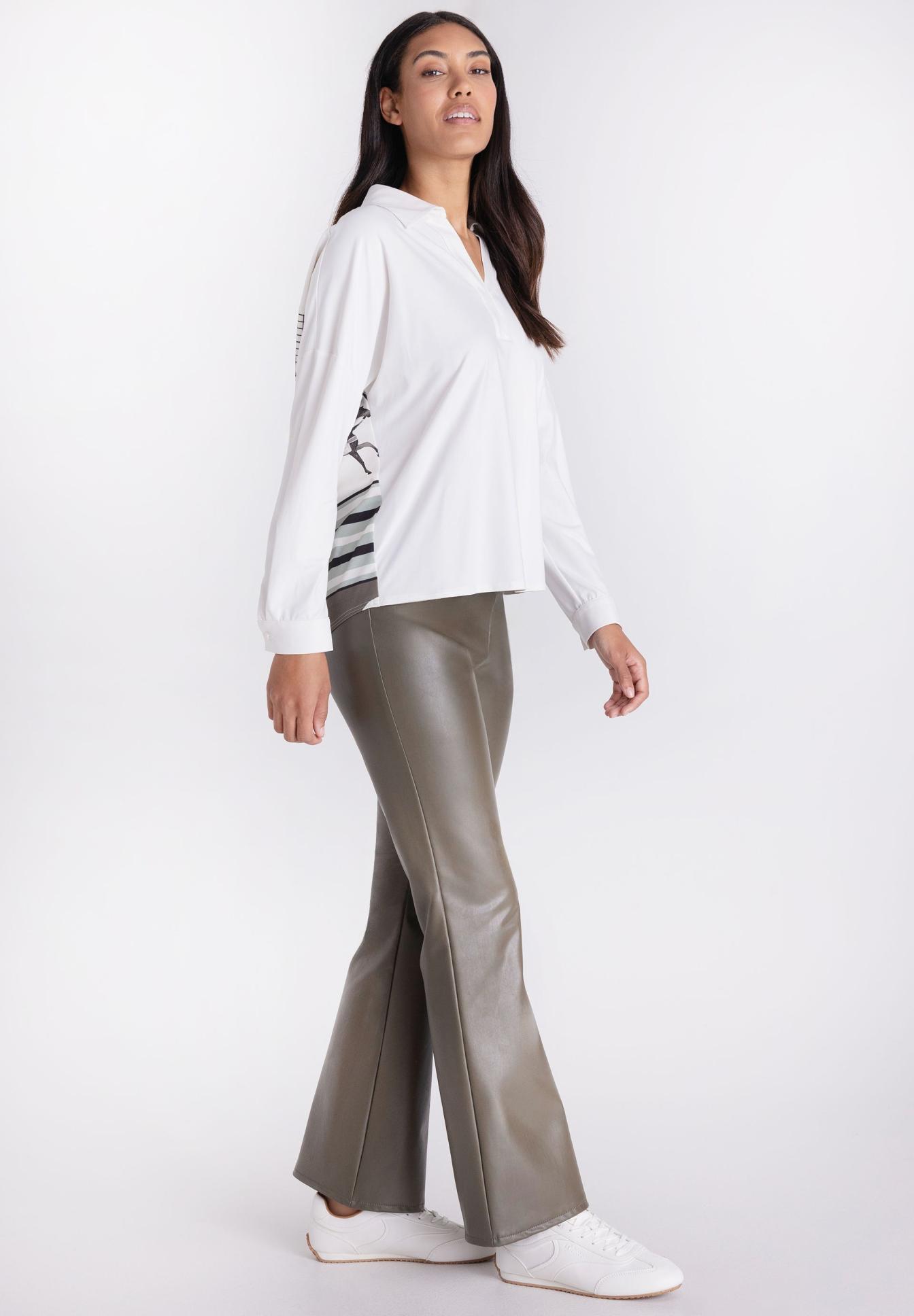 Hemdbluse, Weiß, Lange Ärmel, Seitenprint, Outfit, weiße Hemdbluse, lange Ärmel, seitlicher Druck/Panel, locker geschnitten, weiße Sneaker, weißes Hemd, Longsleeve Hemd, seitlicher Druck, casual Hemd, Kragenshirt