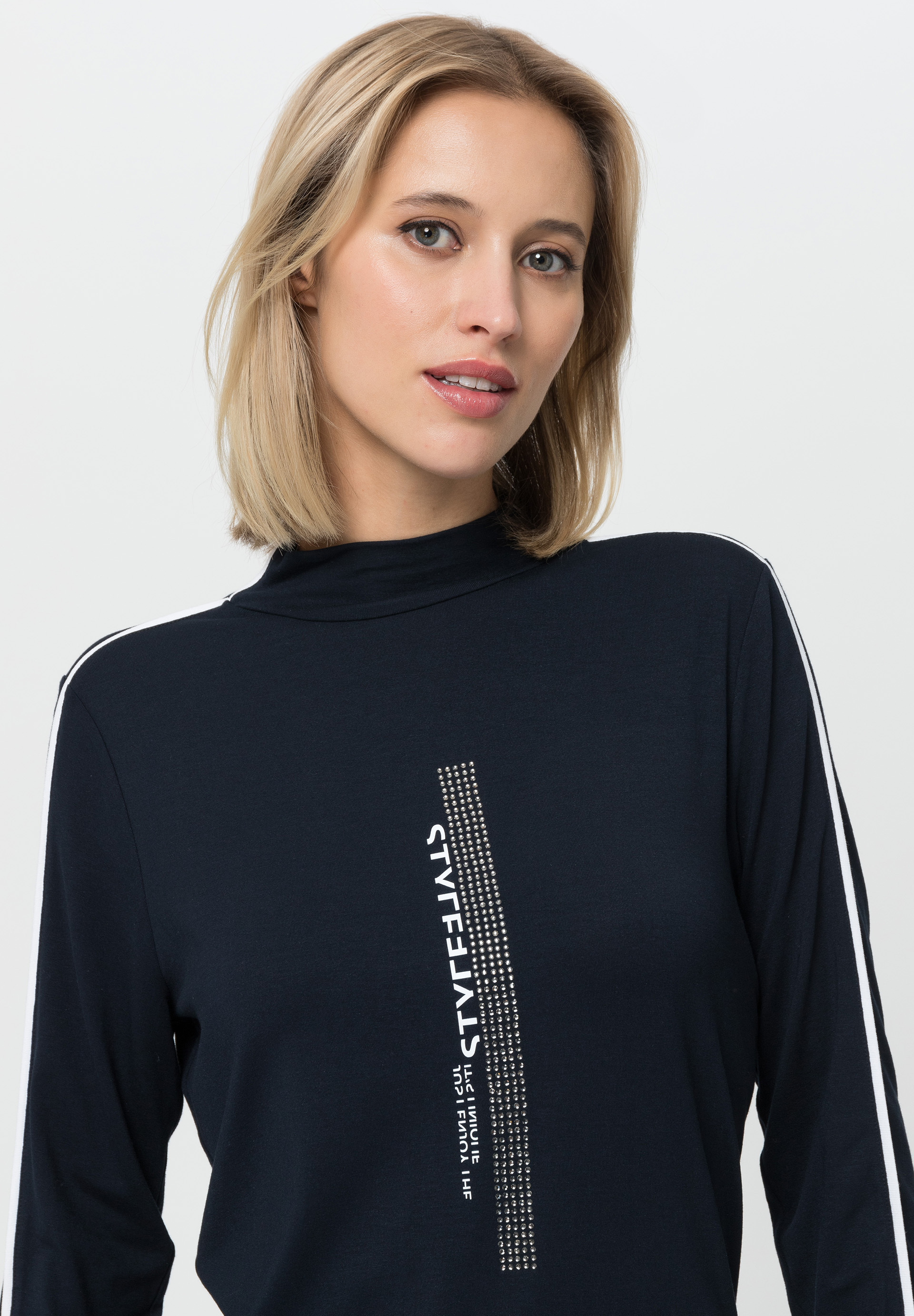 Long sleeve shirt with stylish front motif - Bild 4 Long sleeve shirt with stylish front motif - Bild 4
