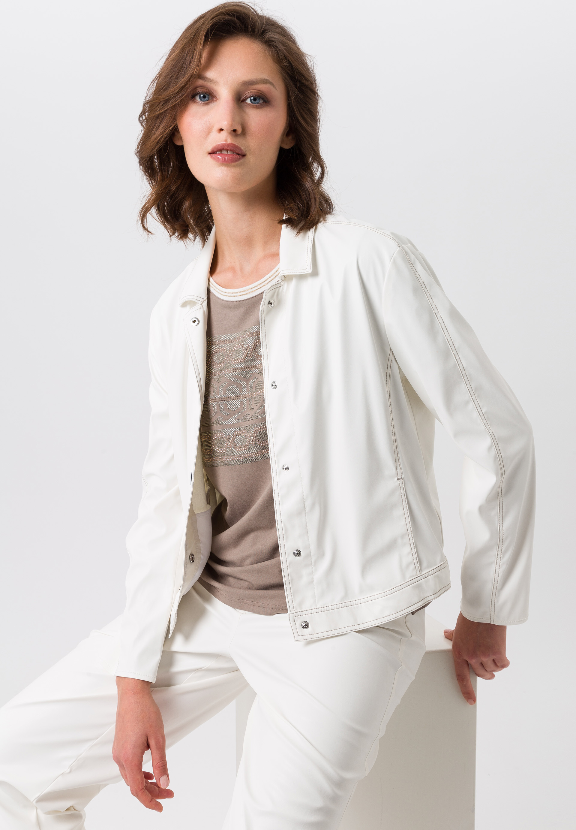 Leichtjacke mit markanten Nähten - Bild 4