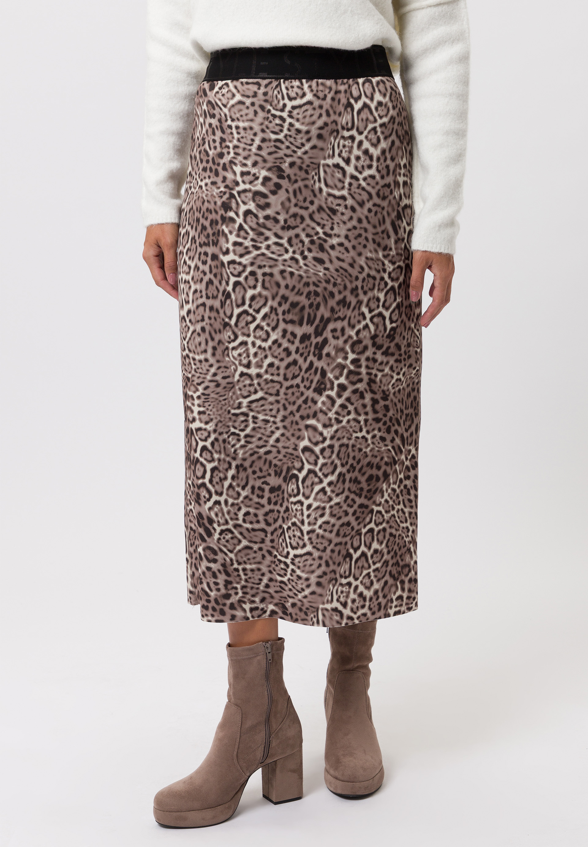 Skirt In eye-catching print - Bild 1 Bekleidung, Rock, Person, Bekleidung, Rock, Person, Bekleidung, Rock, Person