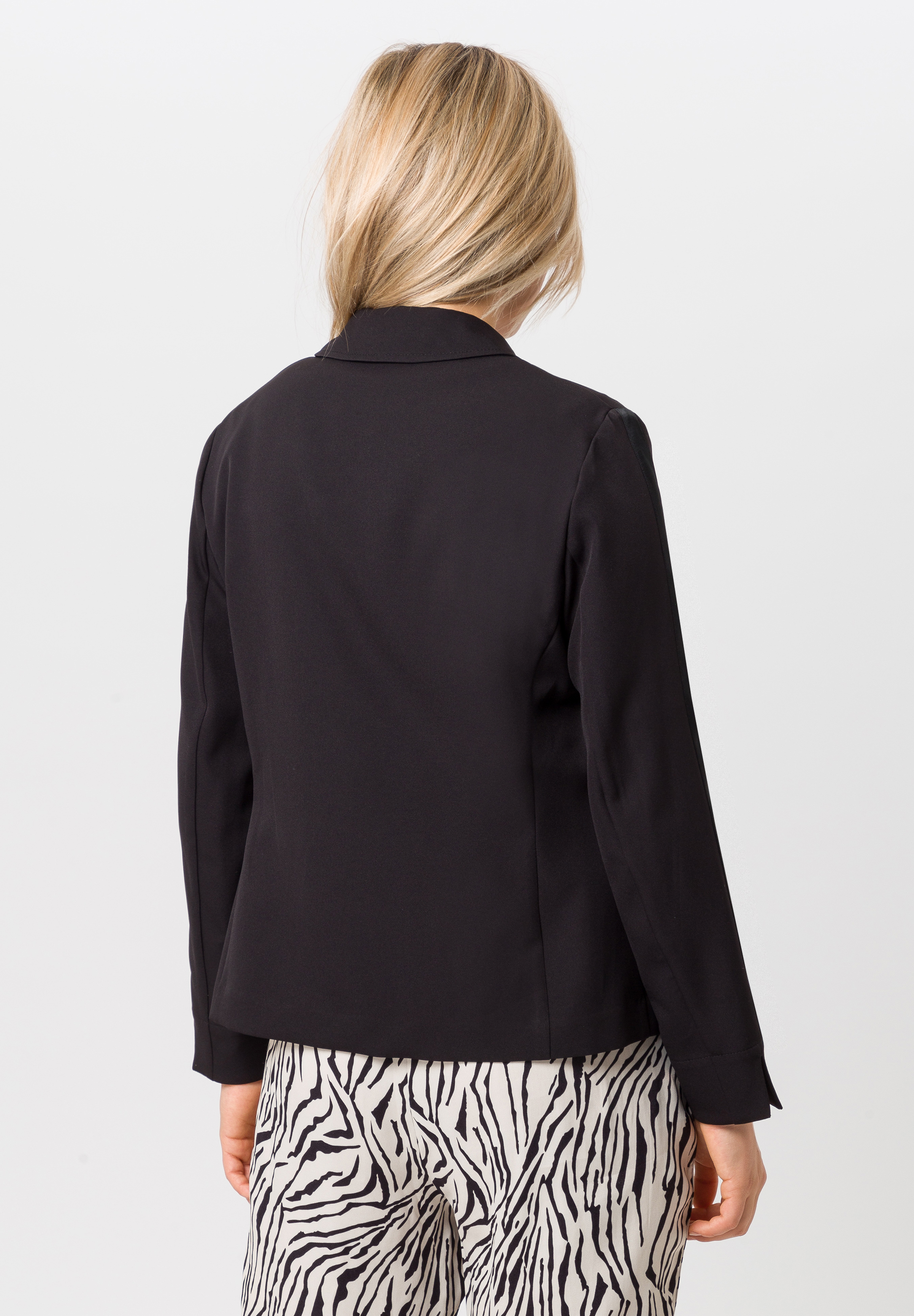 Blazer mit femininer Silhouette - Bild 2