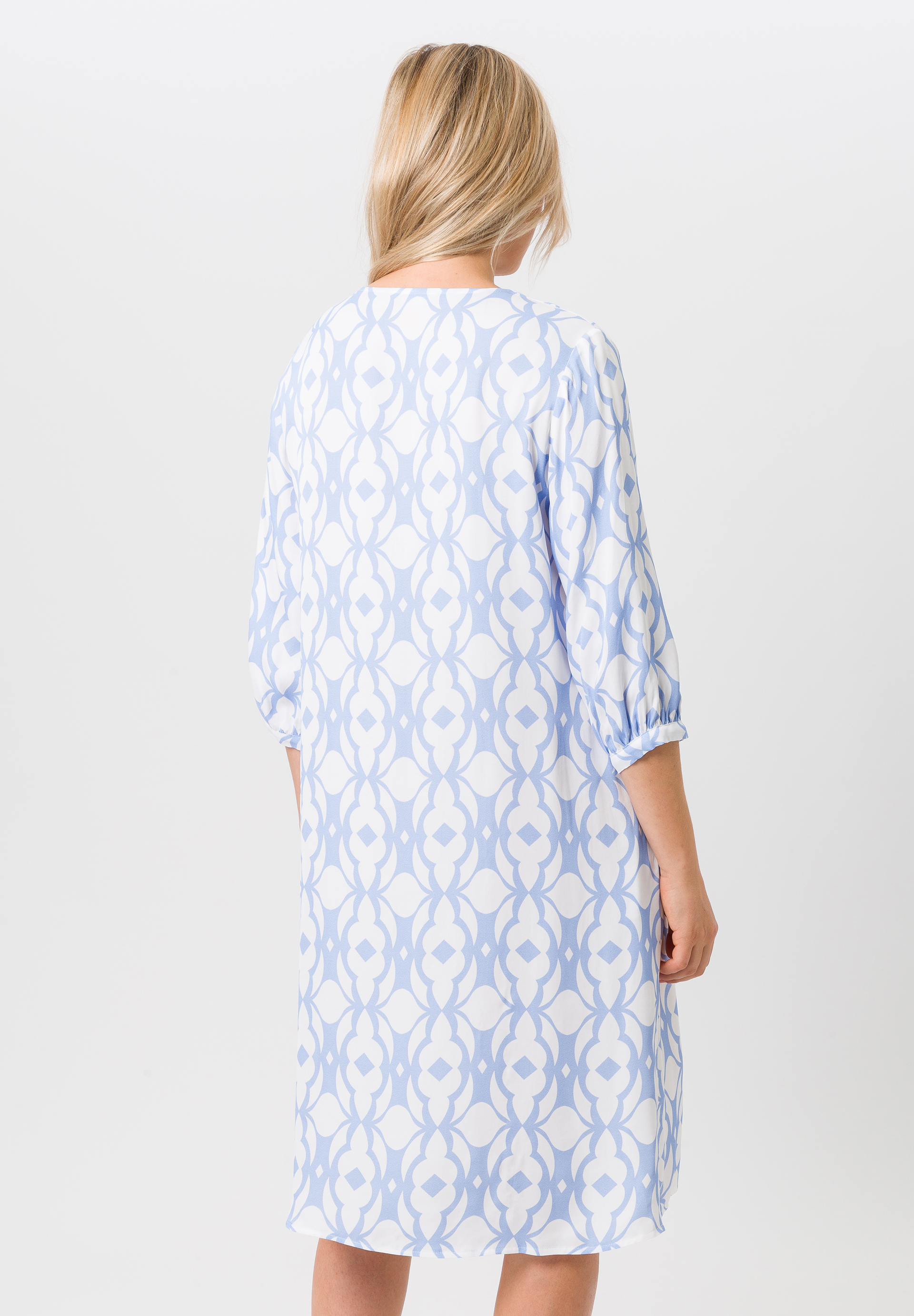 Blusenkleid mit grafischem Muster - Bild 2