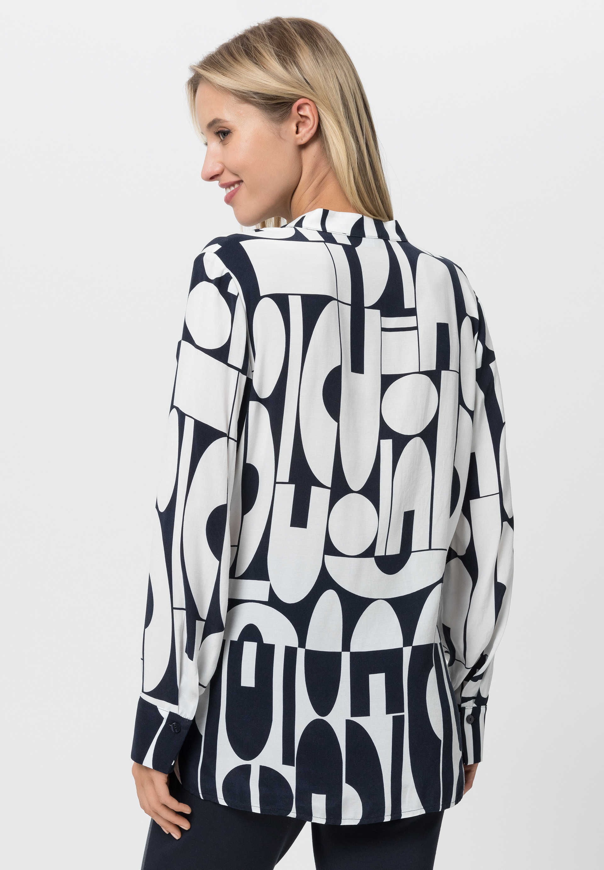 Blouse with all-over print - Bild 2