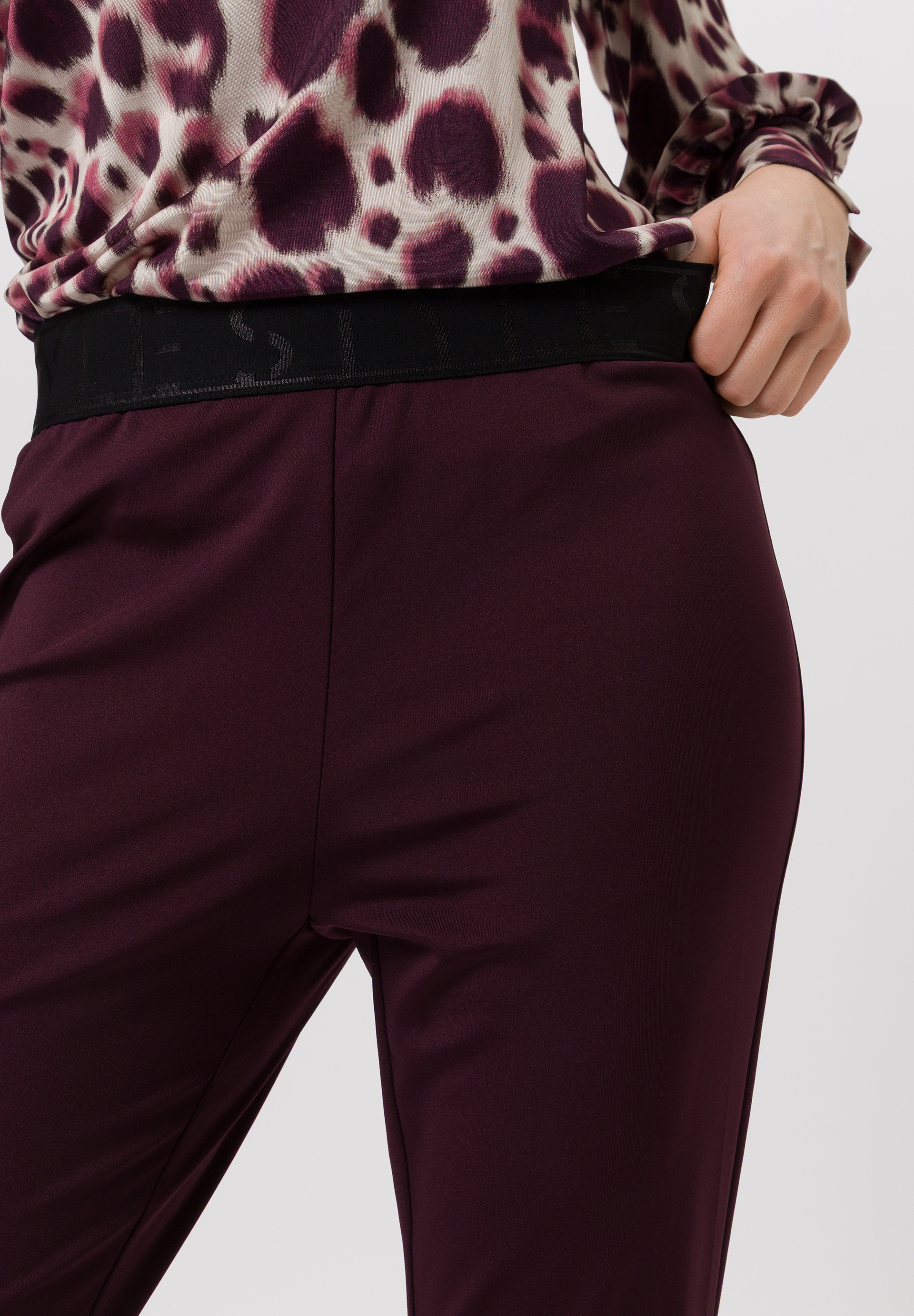 Hosen, Bluse, Langarm, Person, Frau, Hosen, Bluse, Langarm, Person, Frau, Hosen, Bluse, Langarm, Person, Frau, Hosen, Bluse, Langarm, Person, Frau, Hosen, Bluse, Langarm, Person, Frau, Hosen, Bluse, Langarm, Person, Frau