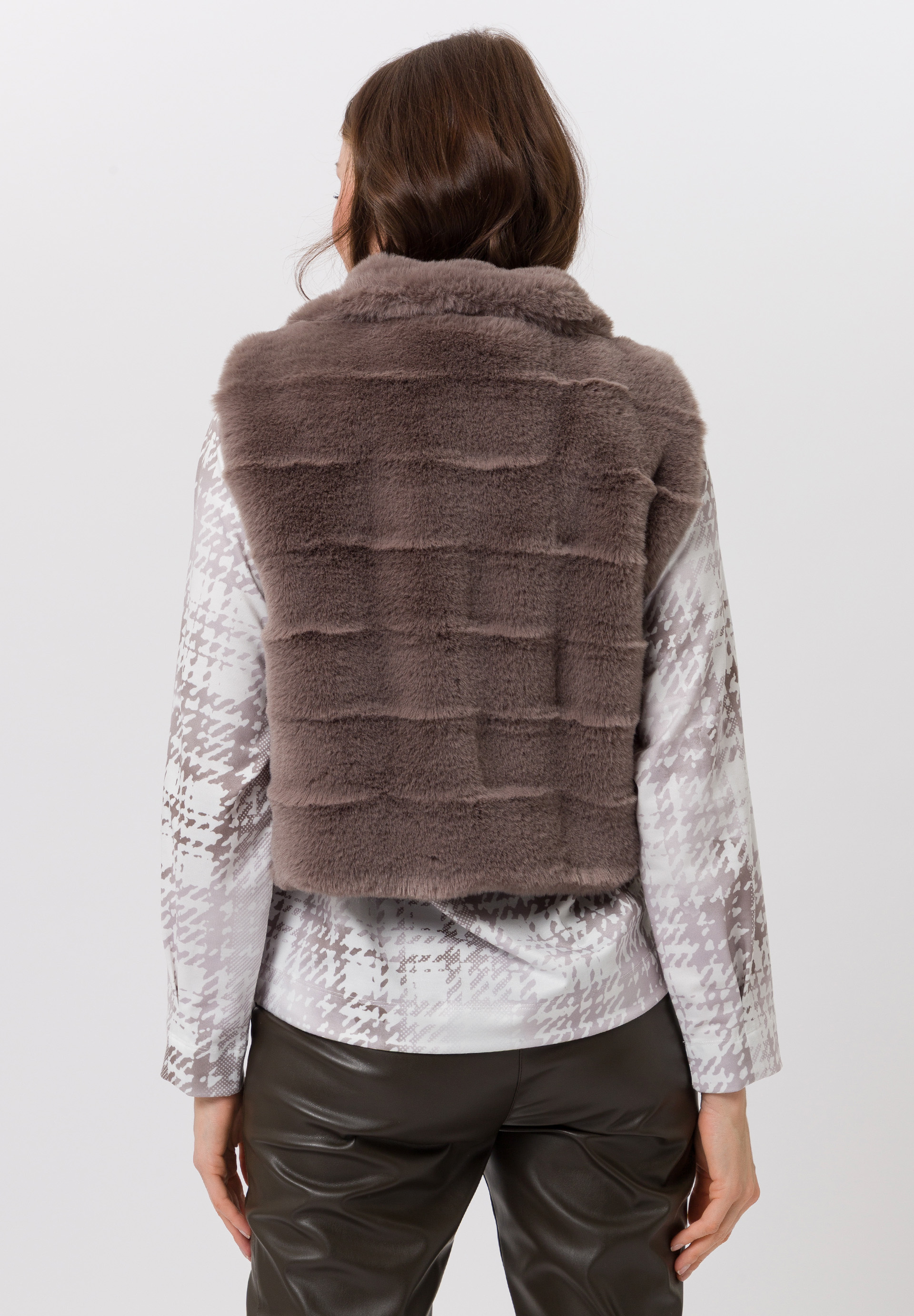Mantel, Pullover, Erwachsener, Person, Frau, Mantel, Pullover, Erwachsener, Person, Frau, Mantel, Pullover, Erwachsener, Person, Frau