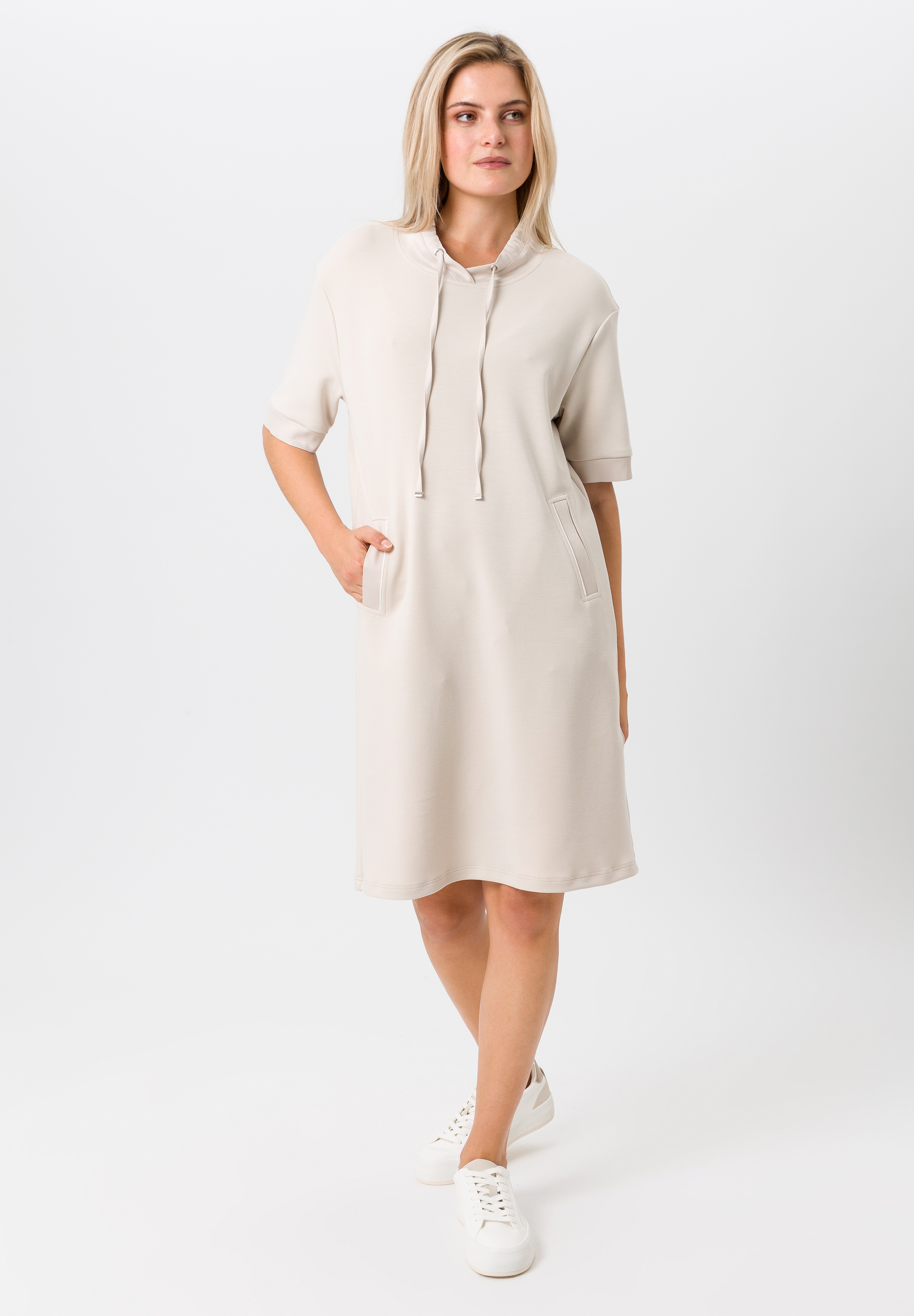 Kleid mit kurzen Ärmeln - Bild 3 Kleid mit kurzen Ärmeln - Bild 3