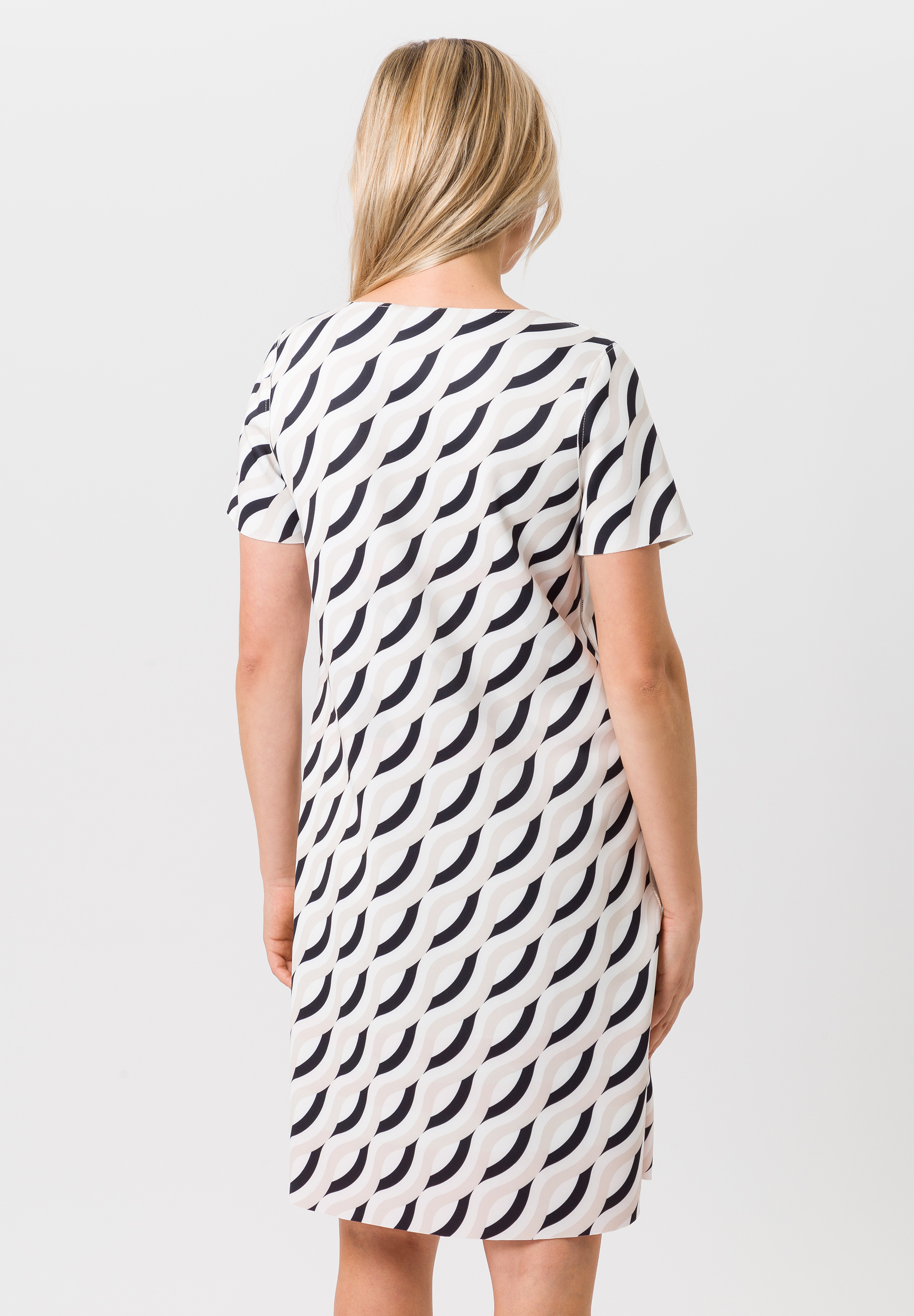 Wendekleid in modernem Print - Bild 4