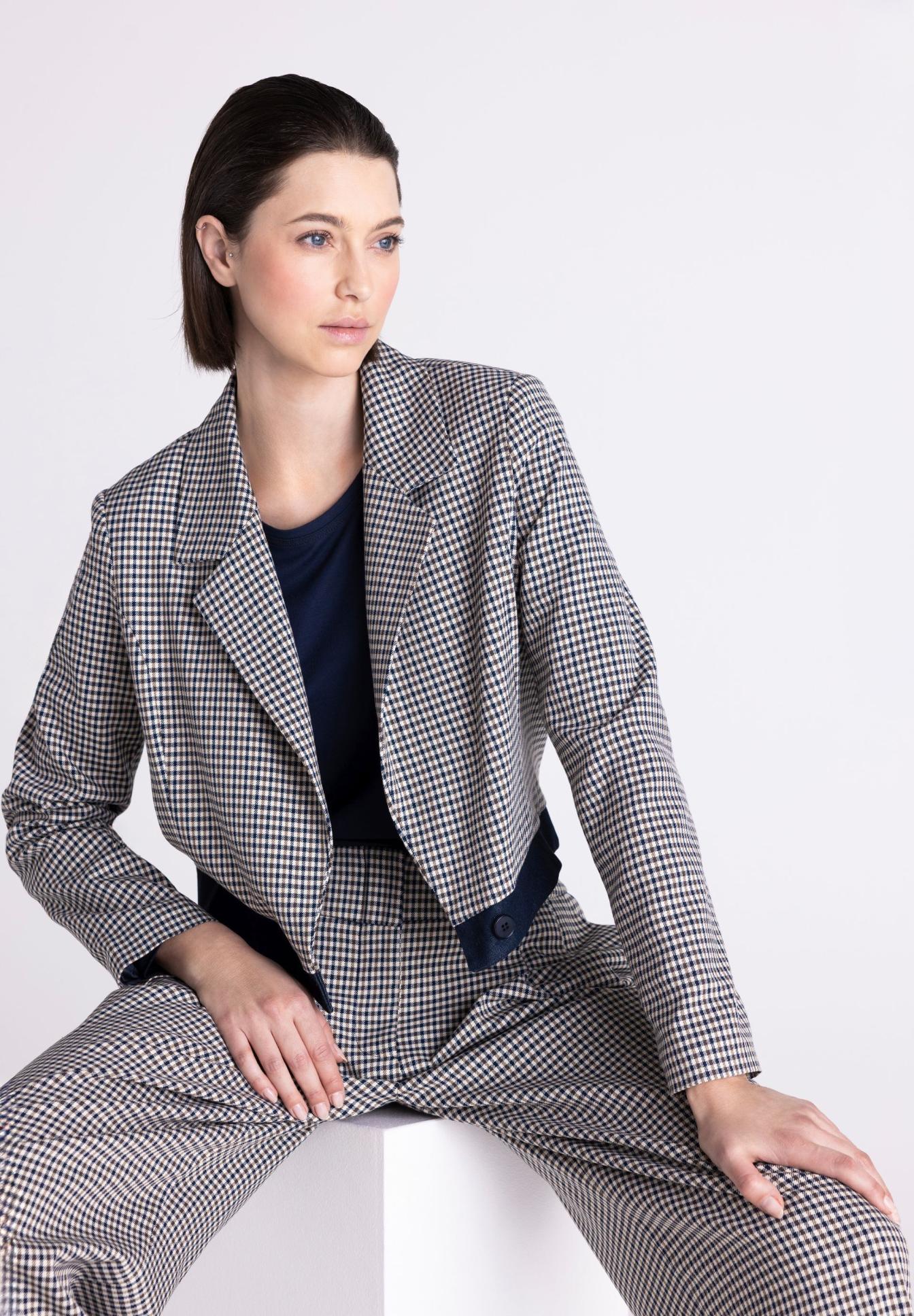 Checked suit, Blazer, Trousers, Plaid pattern, Navy top, Herrenanzug, Hahnentritt, Blazer, Kostüm, Bürooutfit, Herrenjacke, Kostümjacke, Hahnentritt, Gingham, Blazer