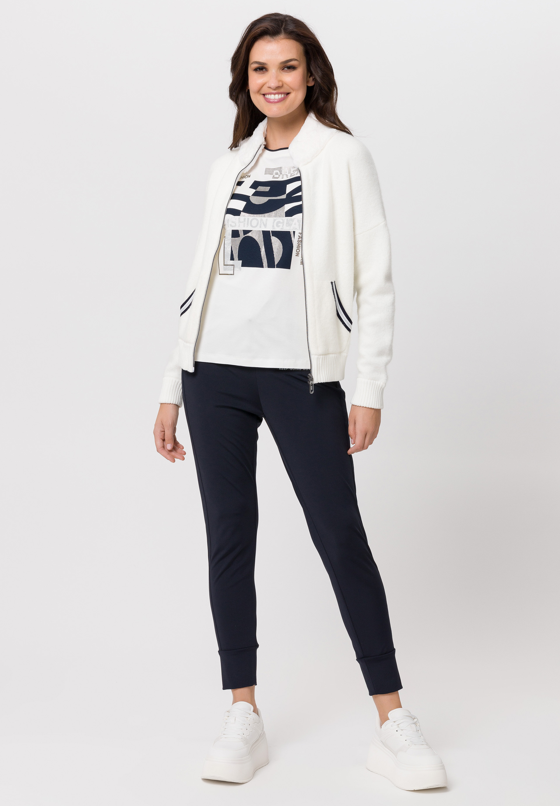 Shirt mit Frontprint und Steinchen - Produktbild 2