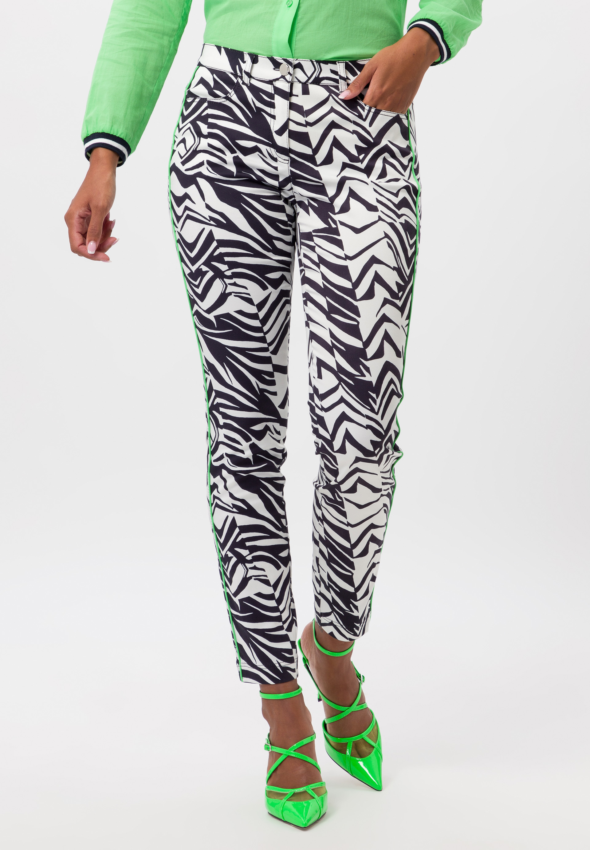 Hose mit auffälligem Alloverprint - Produktbild 1